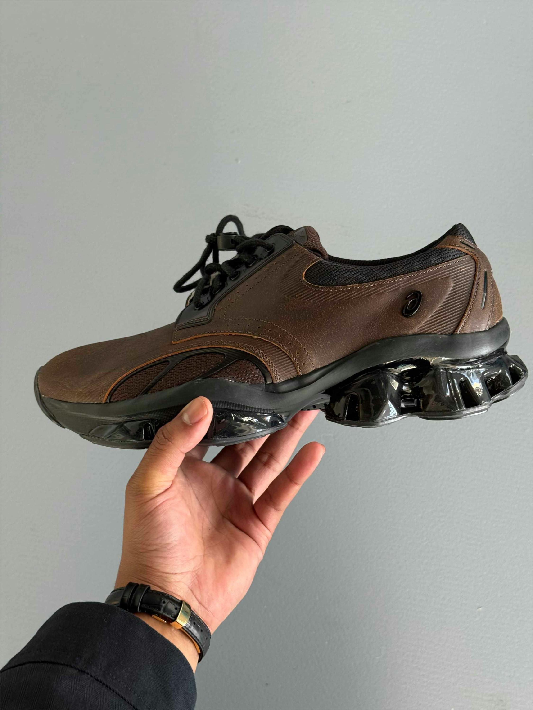 asics first leather gel sneaker sportswear in black and brown