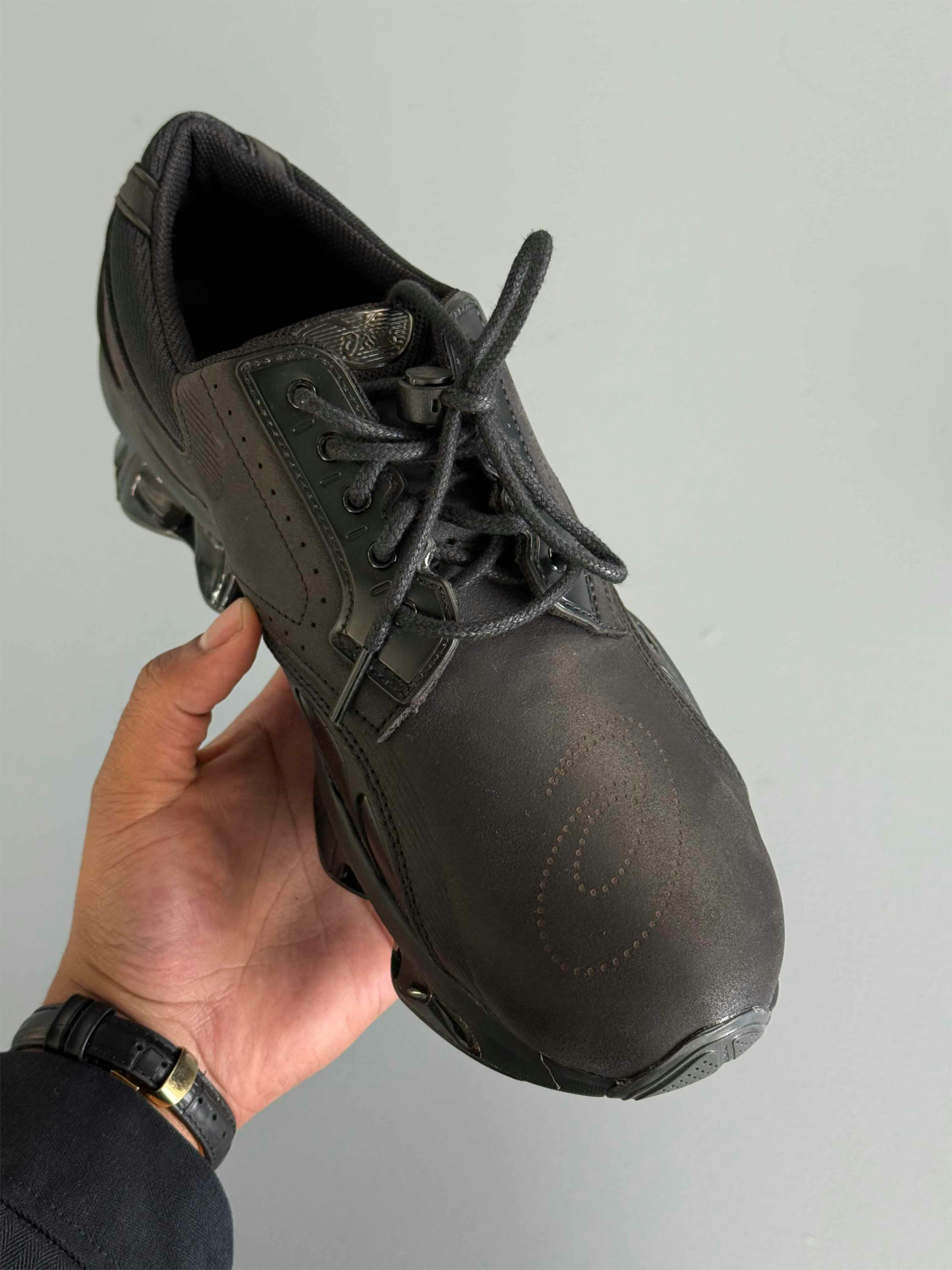asics first leather gel sneaker sportswear in black and brown