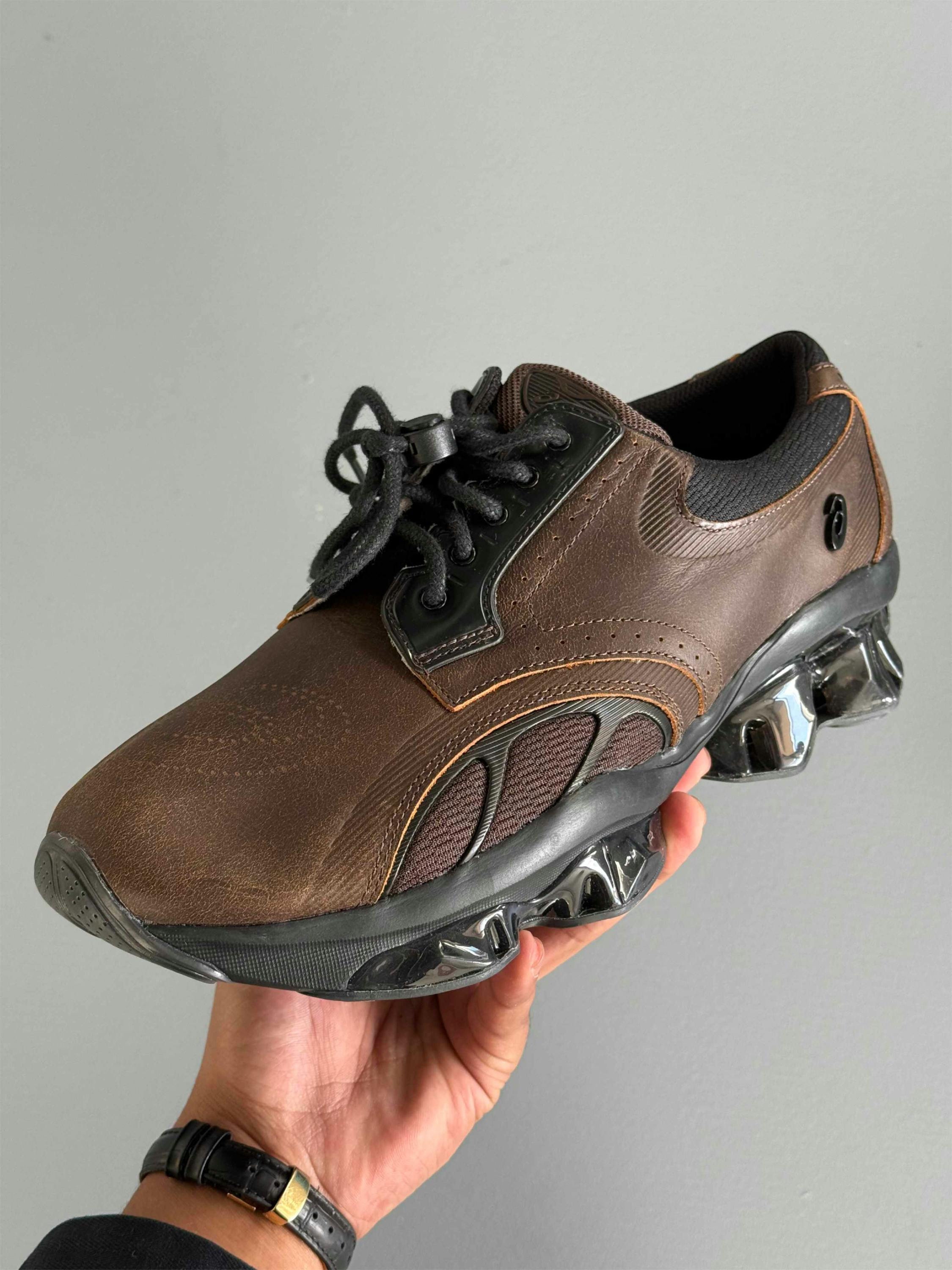 asics first leather gel sneaker sportswear in black and brown