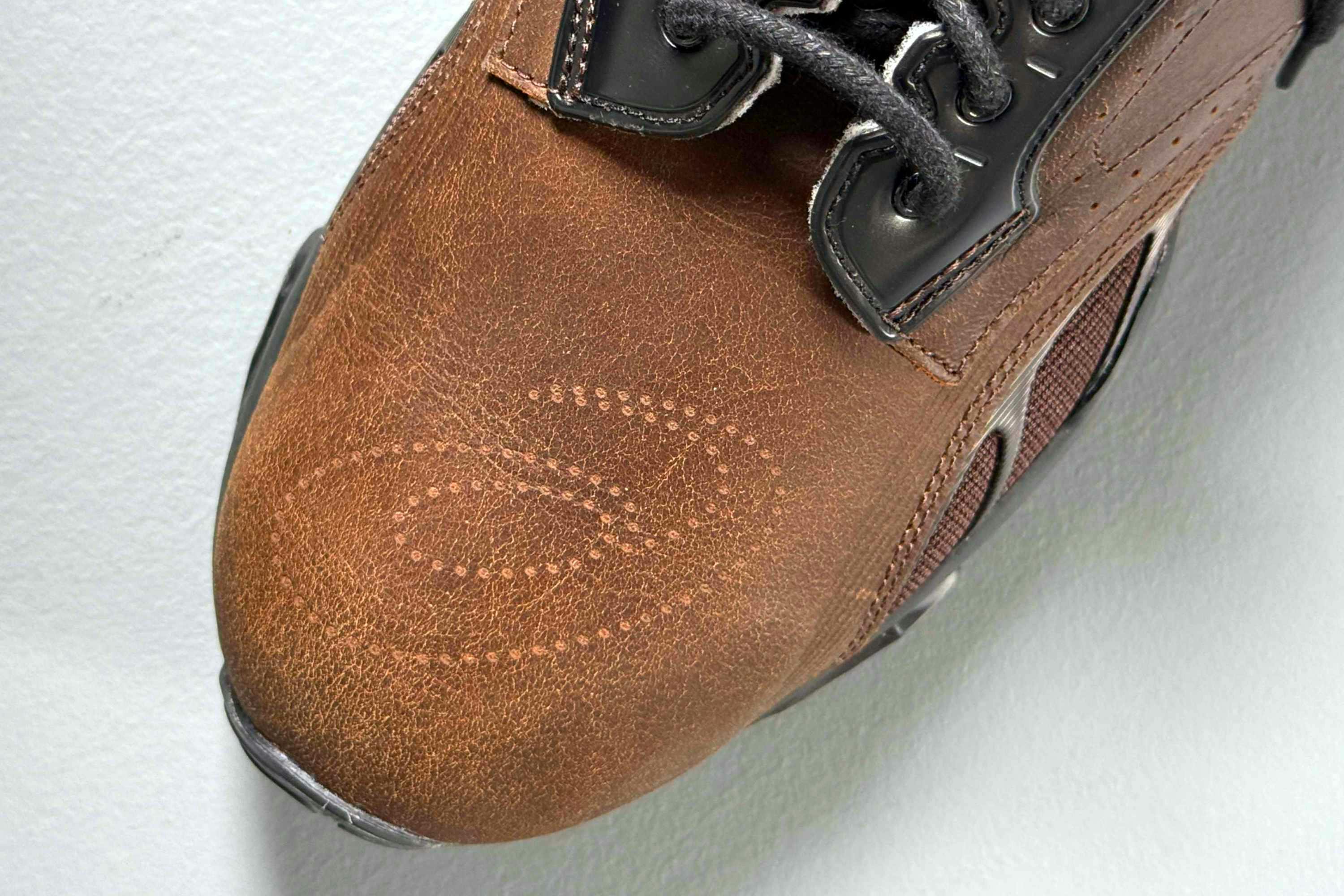 asics first leather gel sneaker sportswear in black and brown
