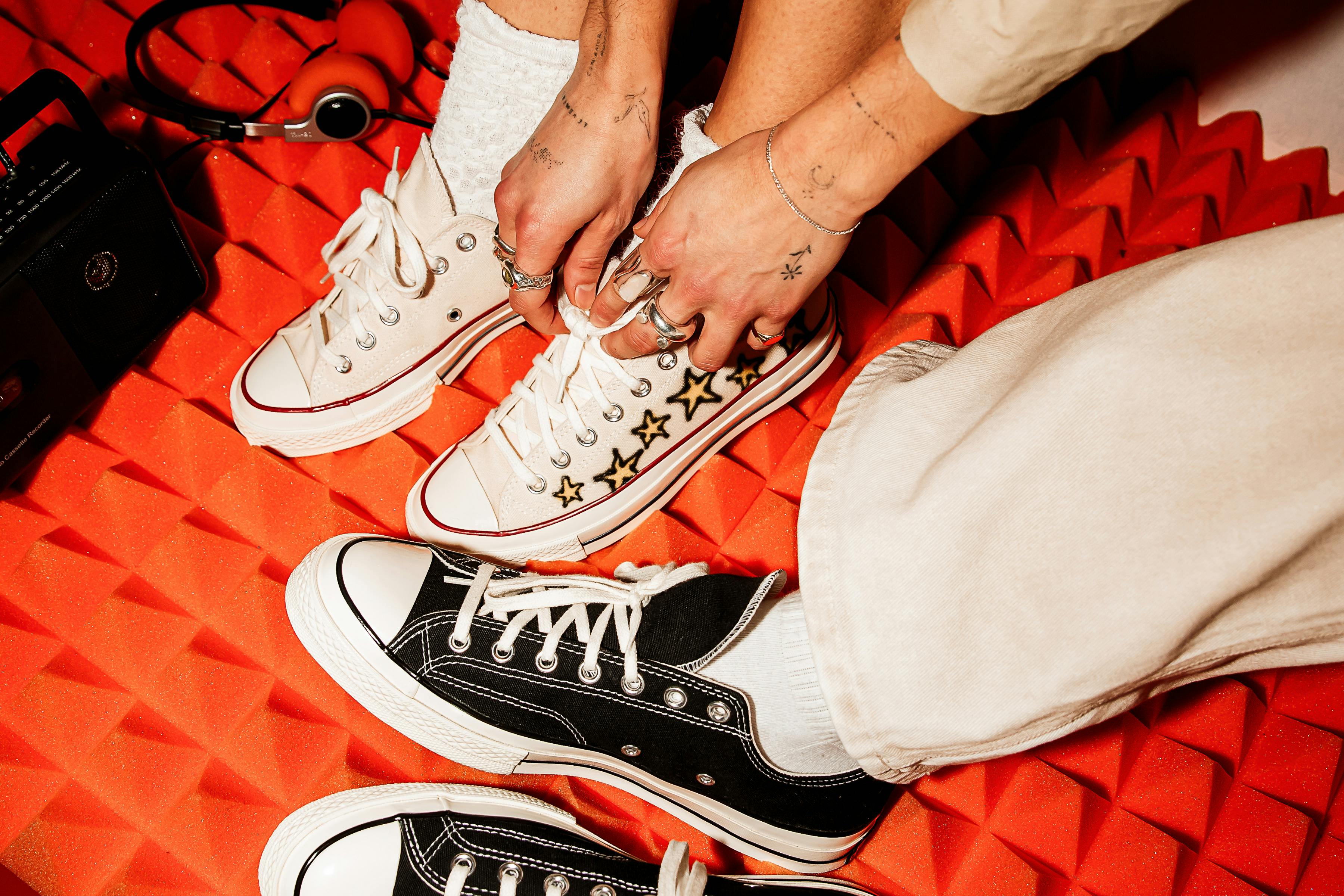 Talents wearing Converse
