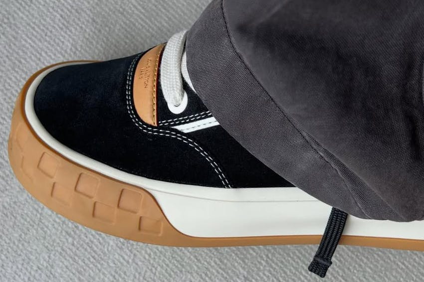 louis vuitton tilted