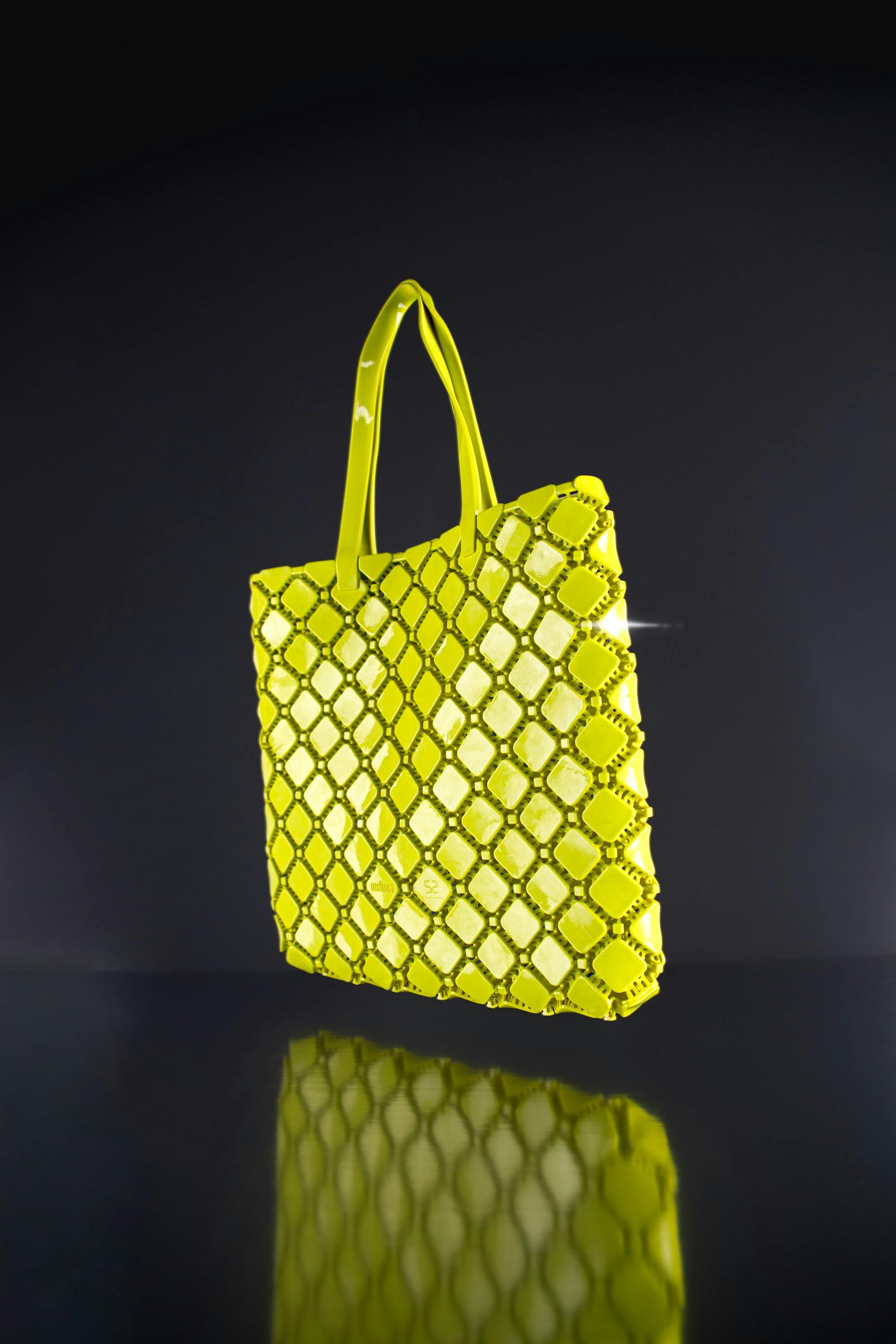 a look at the Hikaru Matsumura x Melissa collaborative Mogu bag