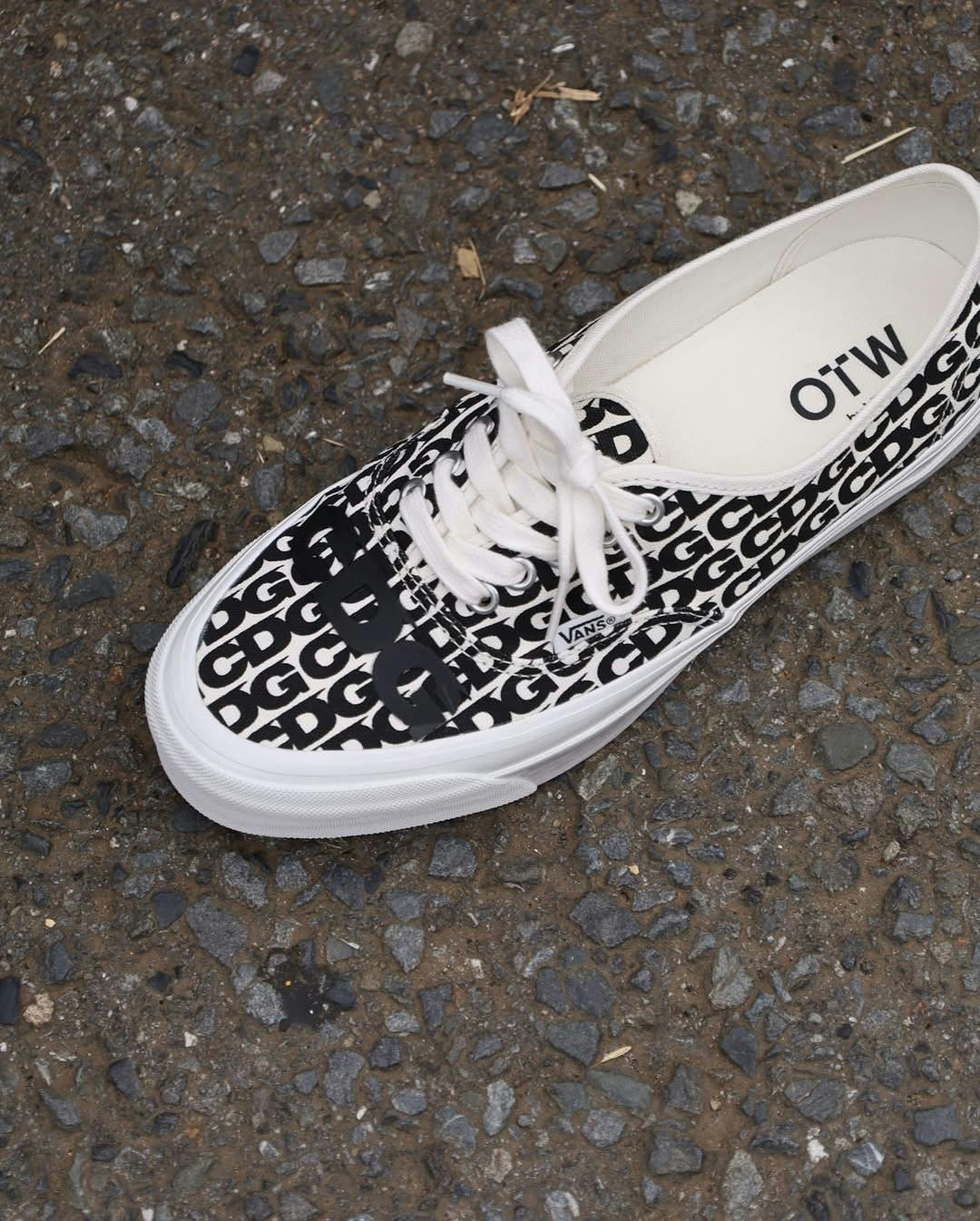 CDG Vans OTW Authentic sneaker