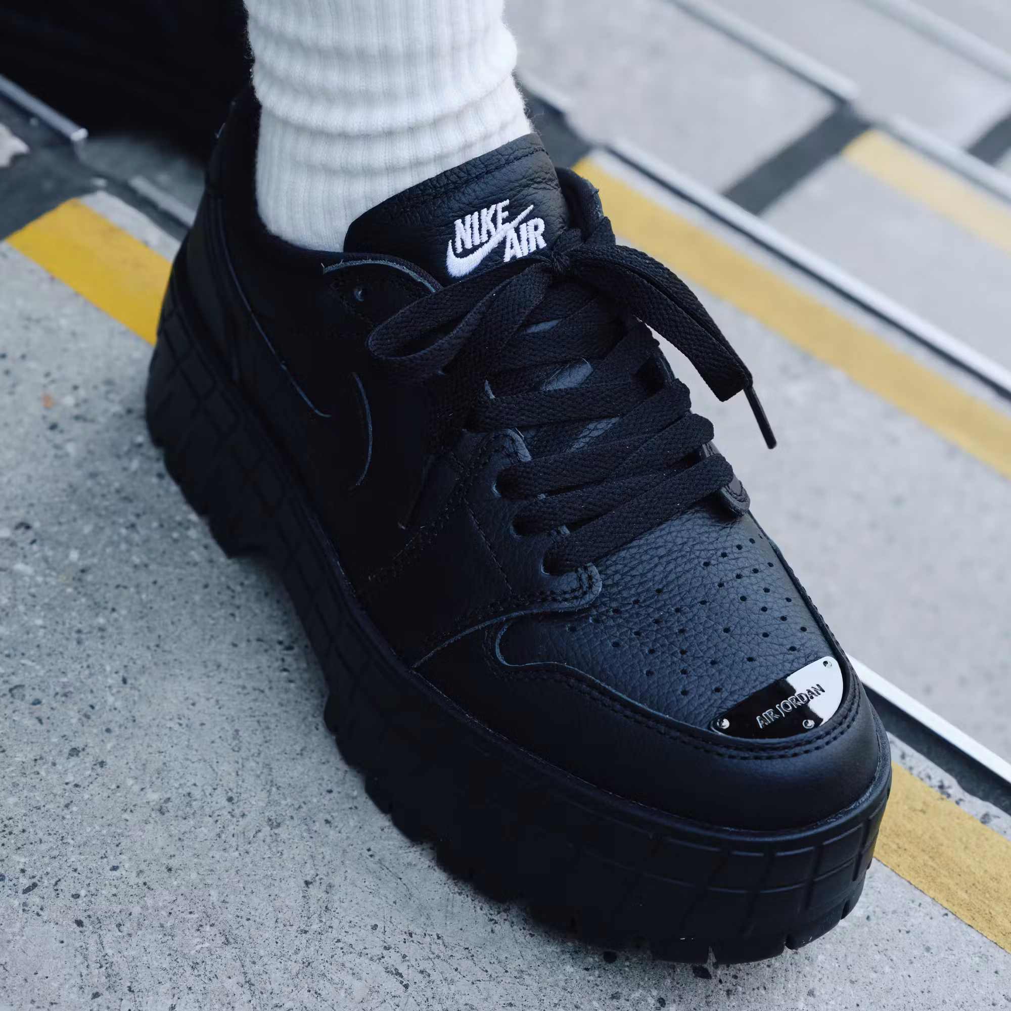 W AIR JORDAN 1 BROOKLYN LOW, BLACK SNEAKER, STOMPERS, SNEAKERS WITH METAL TOE