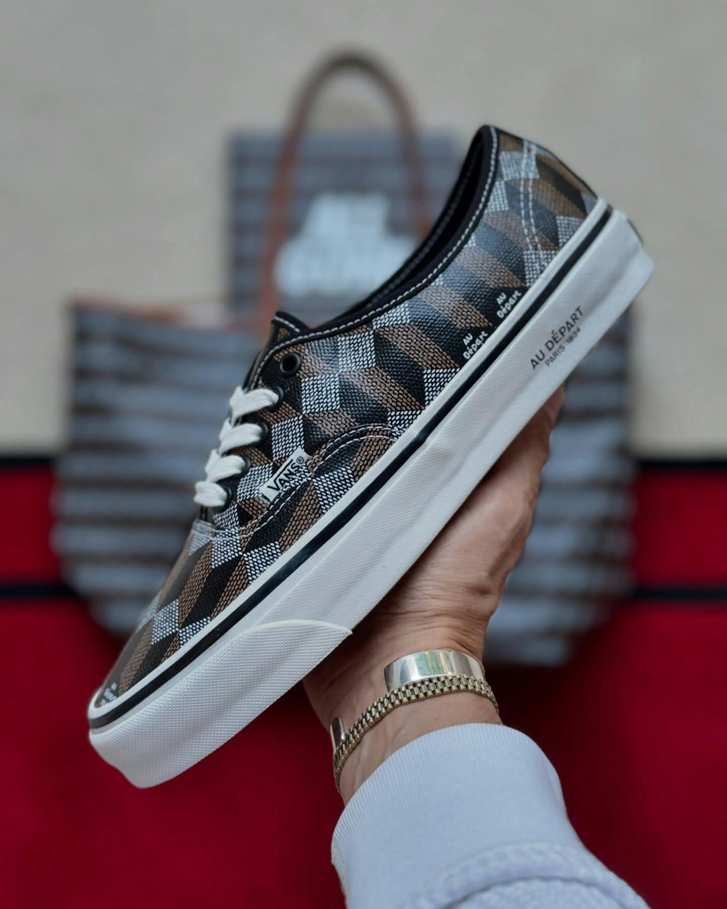 au depart vans collab