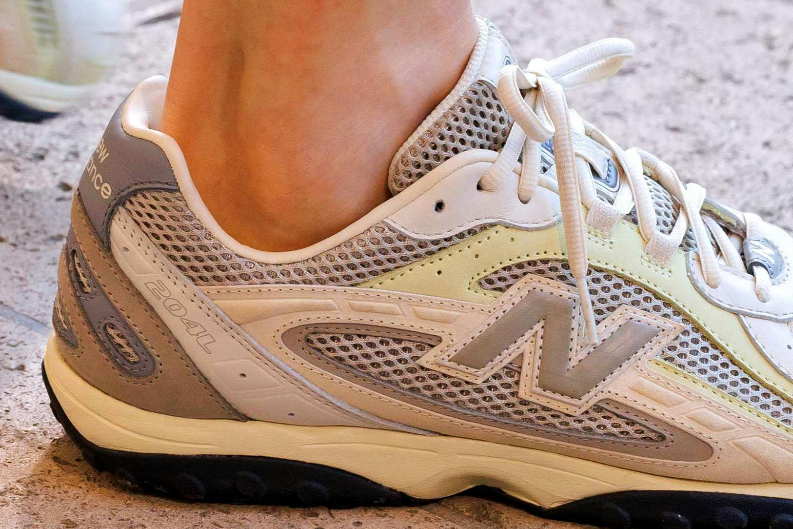 auralee new balance 204l sneaker