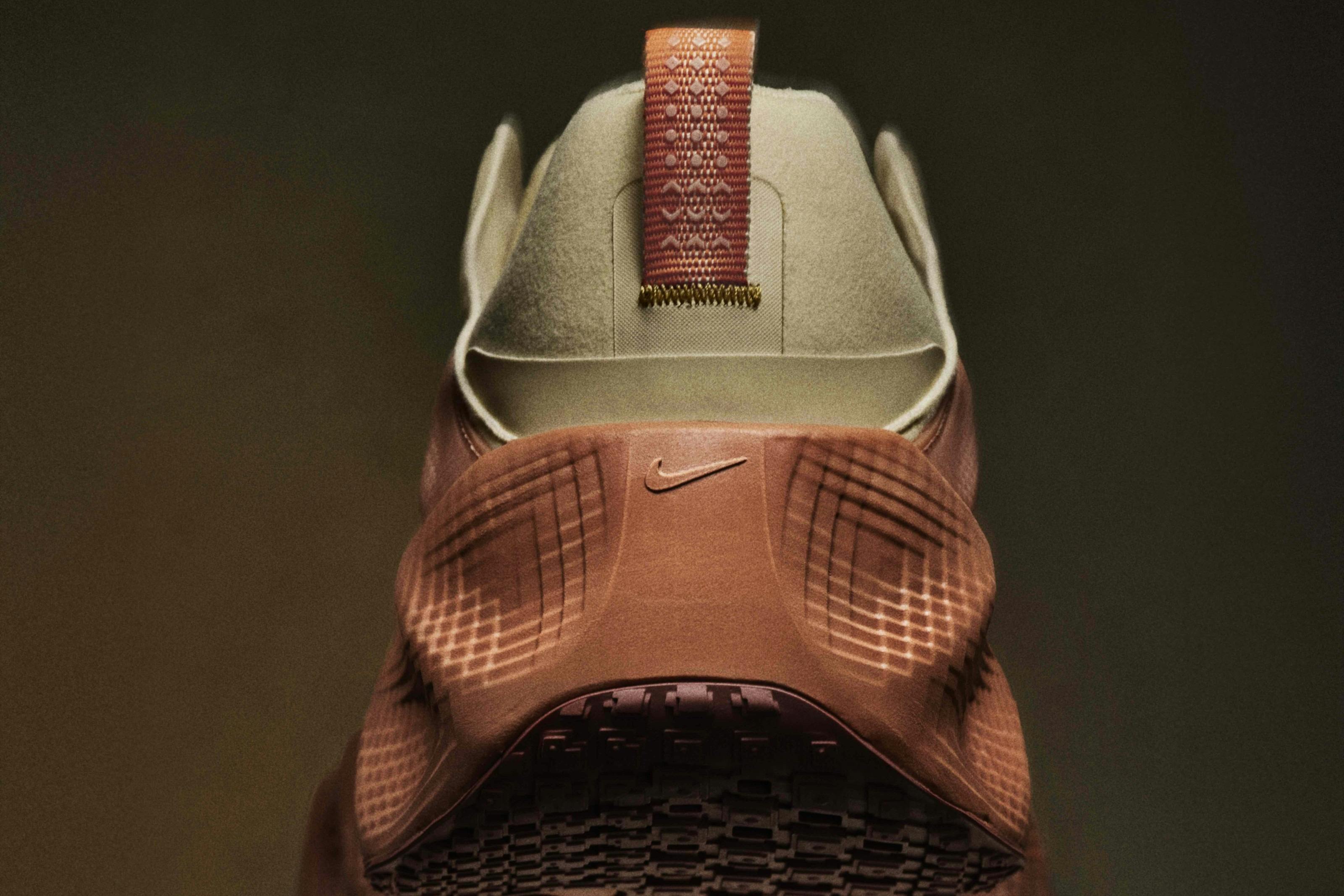 Nike Ava Rover Fossil Clay