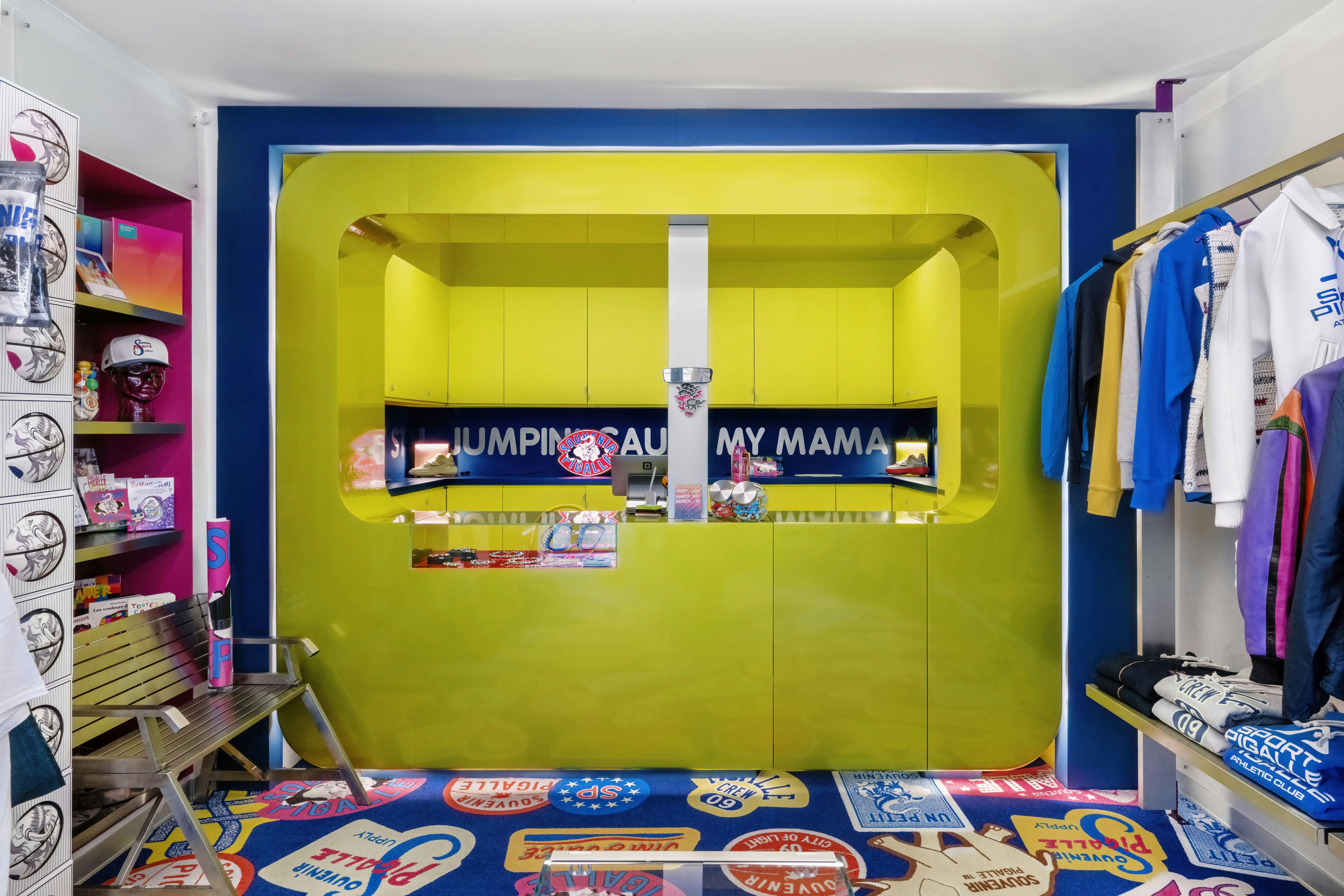 Pigalle Souvenir new store