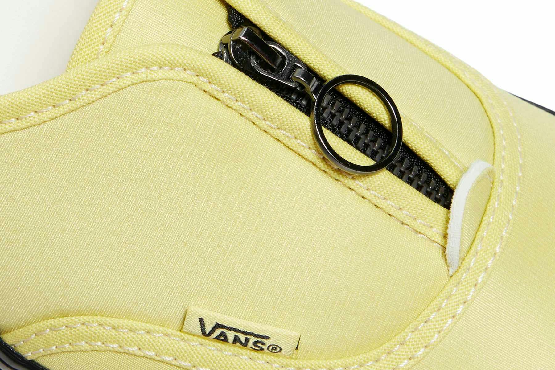 Vans authentic sneaker with zipper