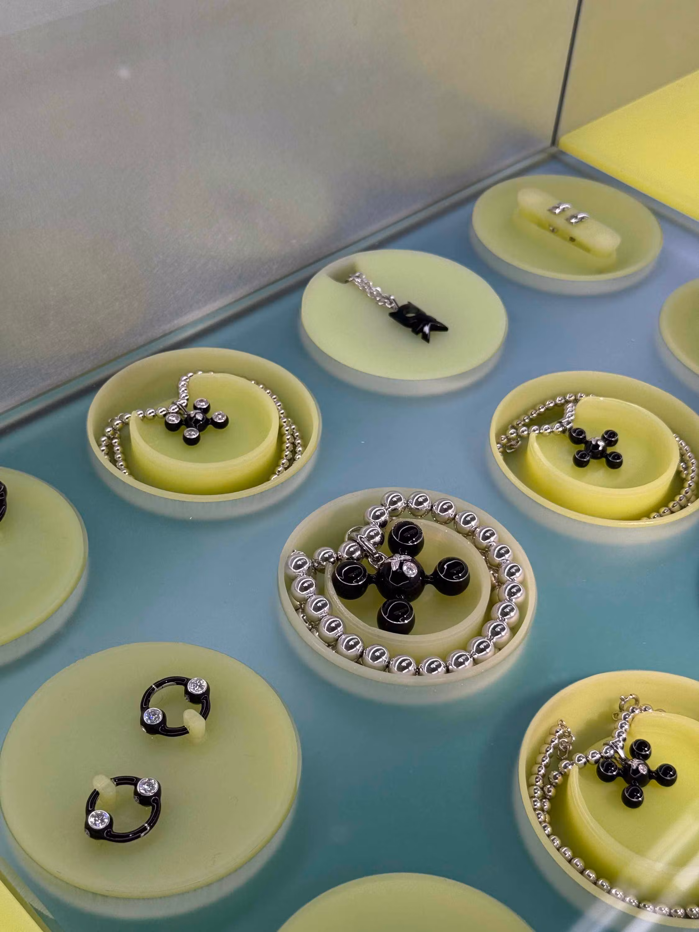frank ocean homer jewelry store inside look
