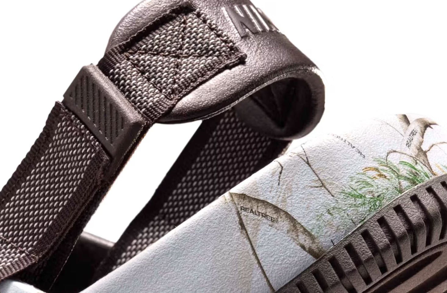 Mule-Nike-leaves-mules