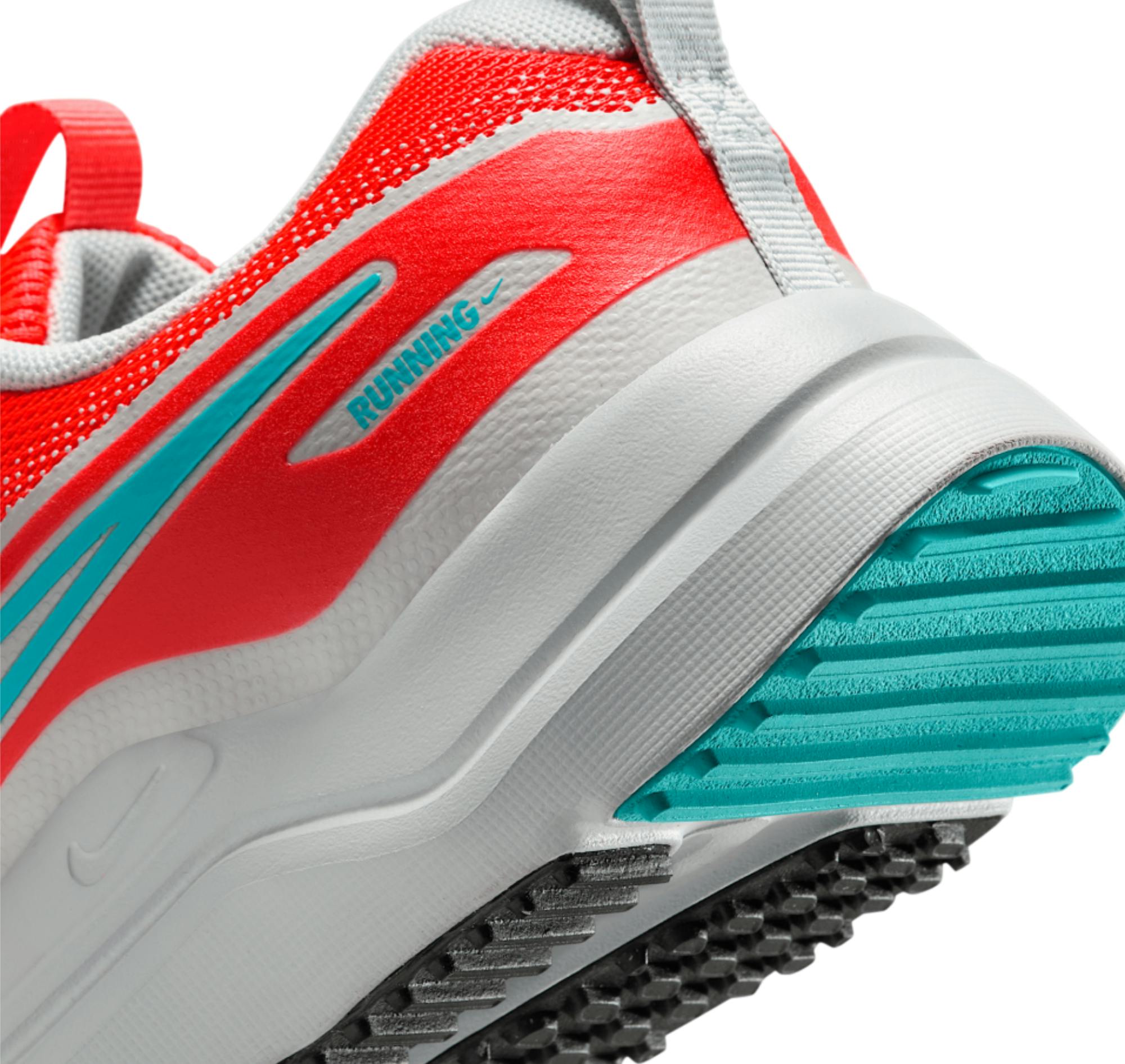 nike cosmic runner
