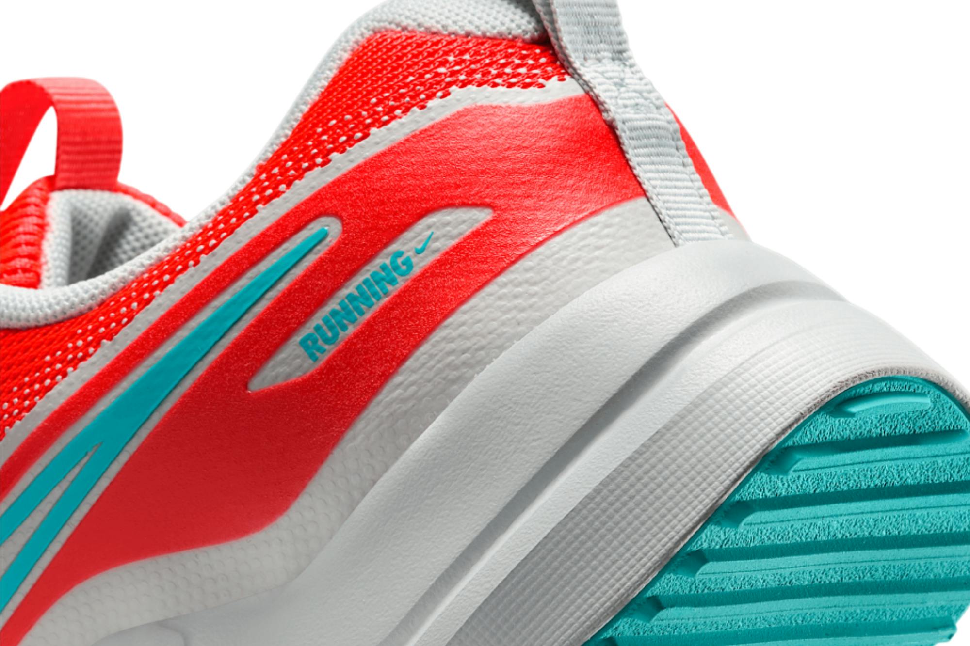 nike cosmic runner