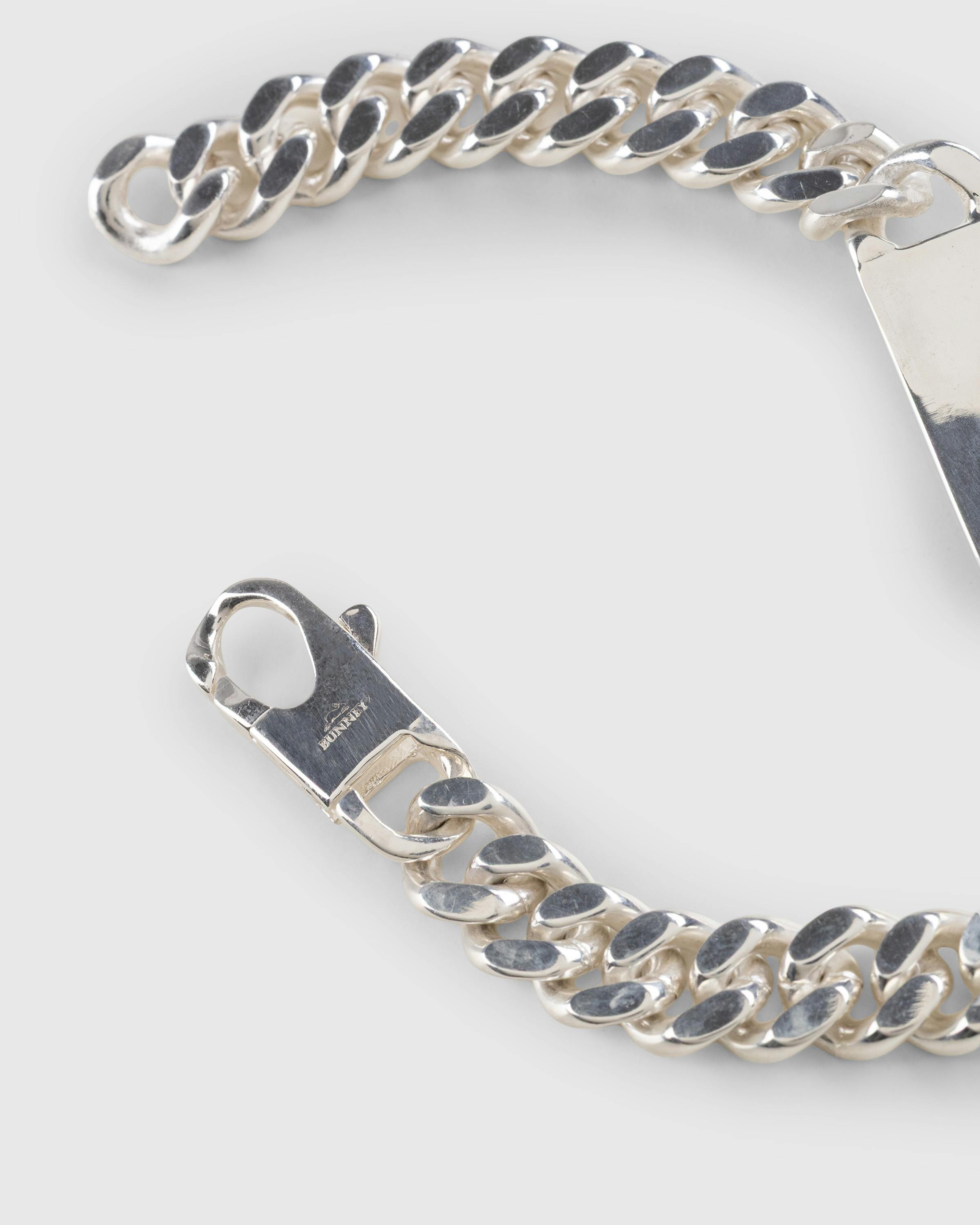 Bunney – Single Tour Identity Chain L