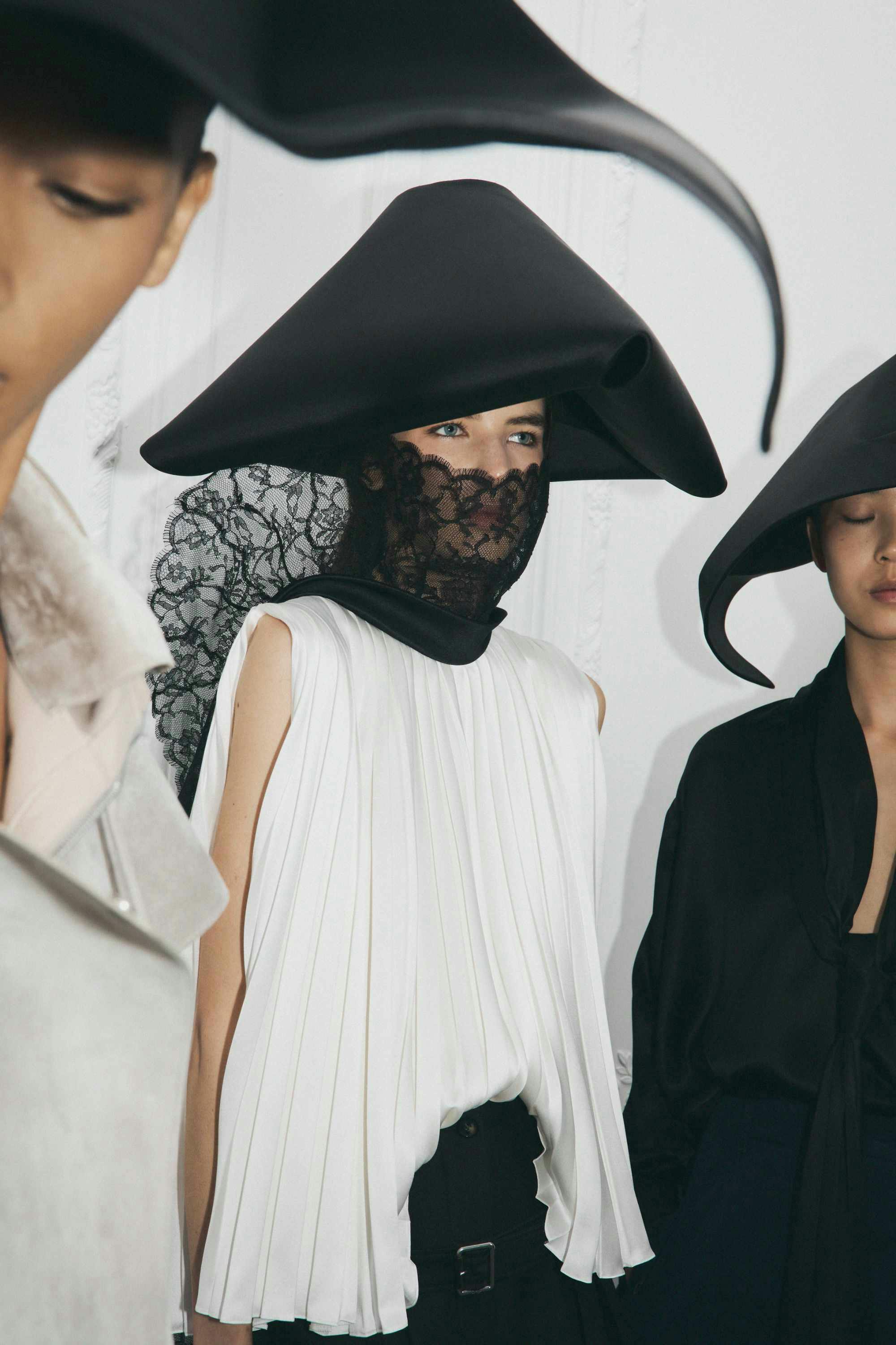 dior jonathan anderson backstage handbags ss26 collection runway show