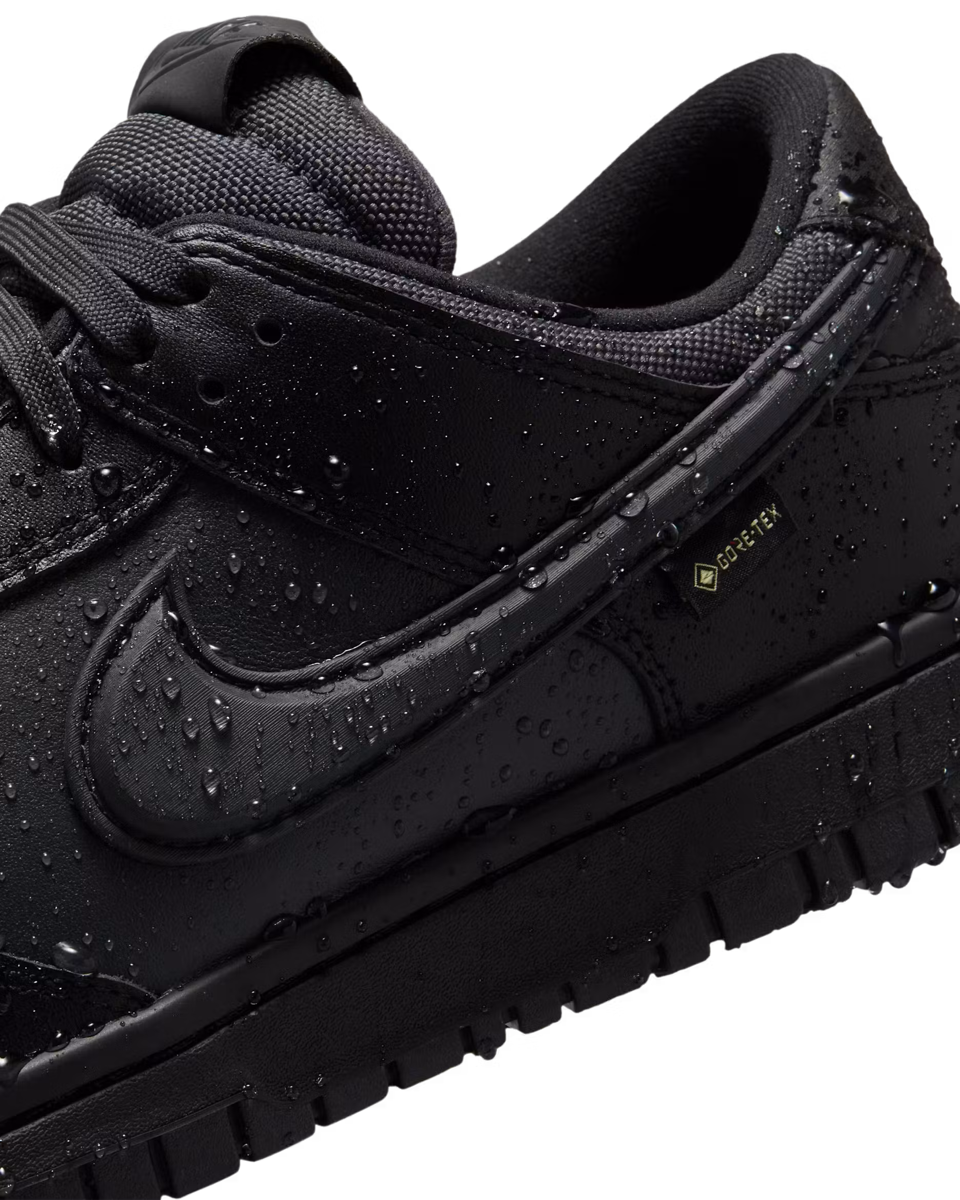 nike-gore-tex-dunk-low-triple-black-sneaker