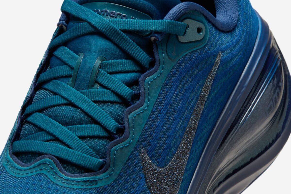 nike-vomero-plus-swarovski-luxury-runner