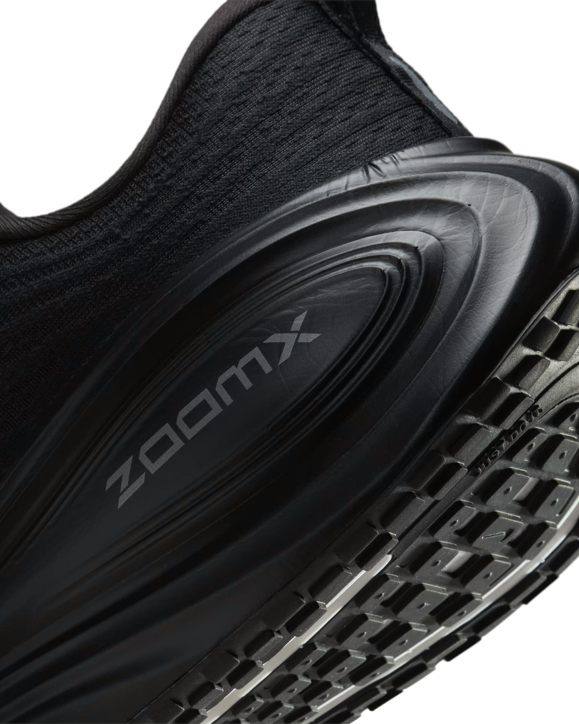 nike-vomero-plus-black-metallic-dark-sneaker