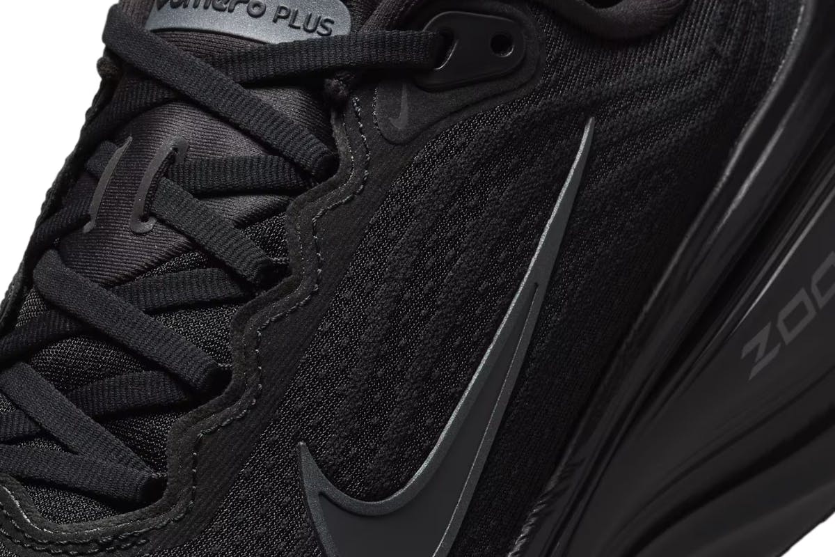 nike-vomero-plus-black-metallic-dark-sneaker