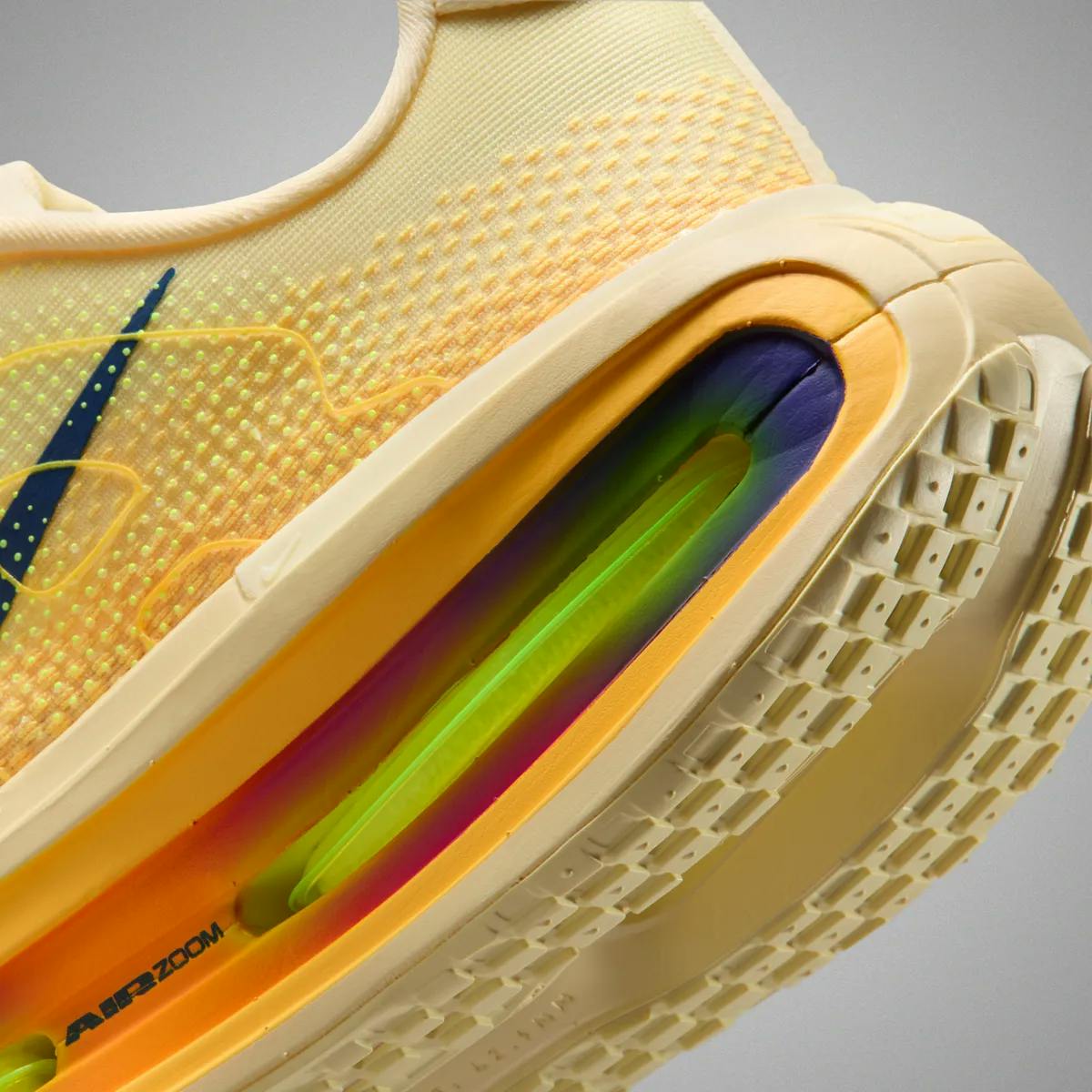 nike-vomero-premium-alabaster