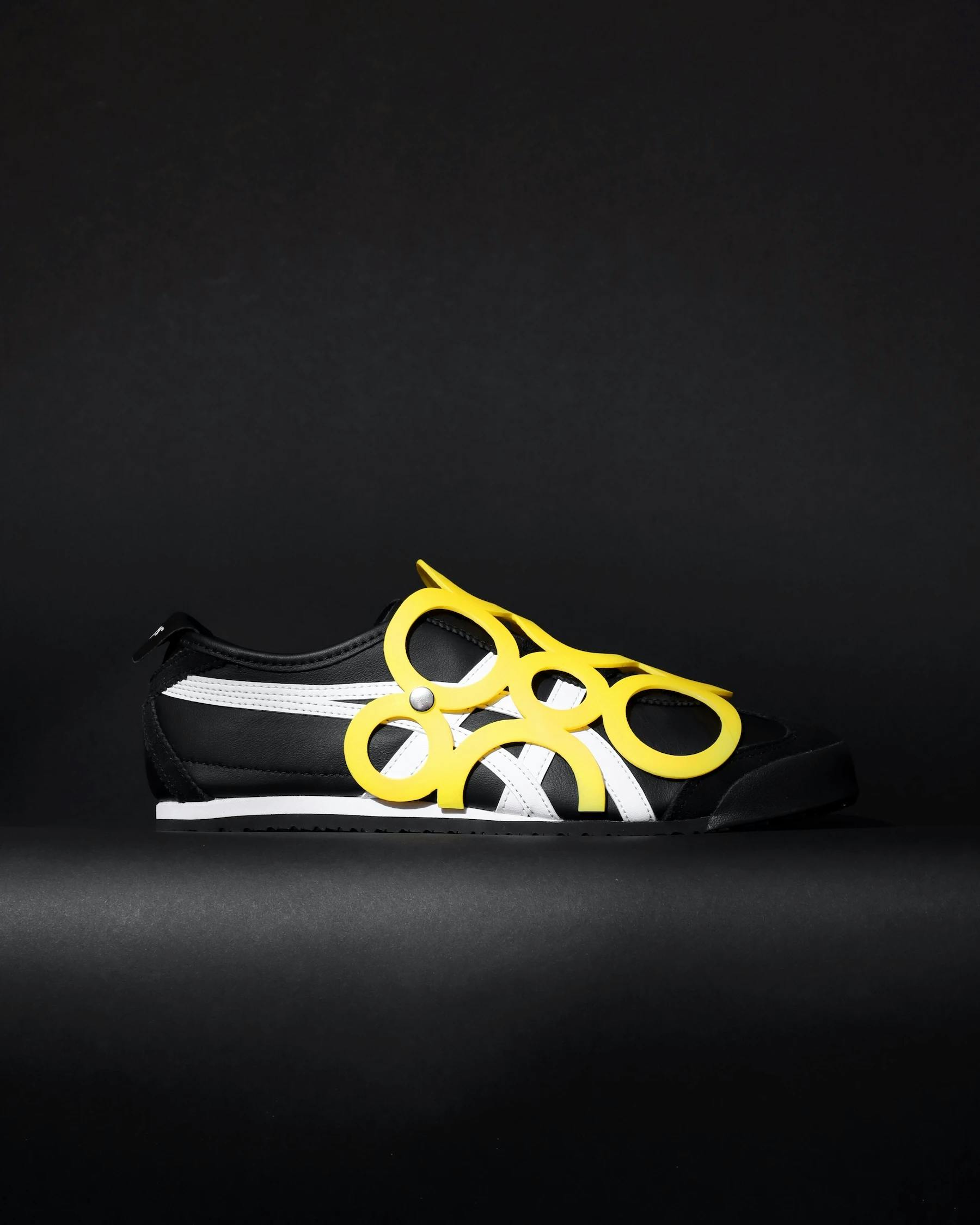 COMME des GARÇONS Made Onitsuka Tiger's Normal Sneaker Weird