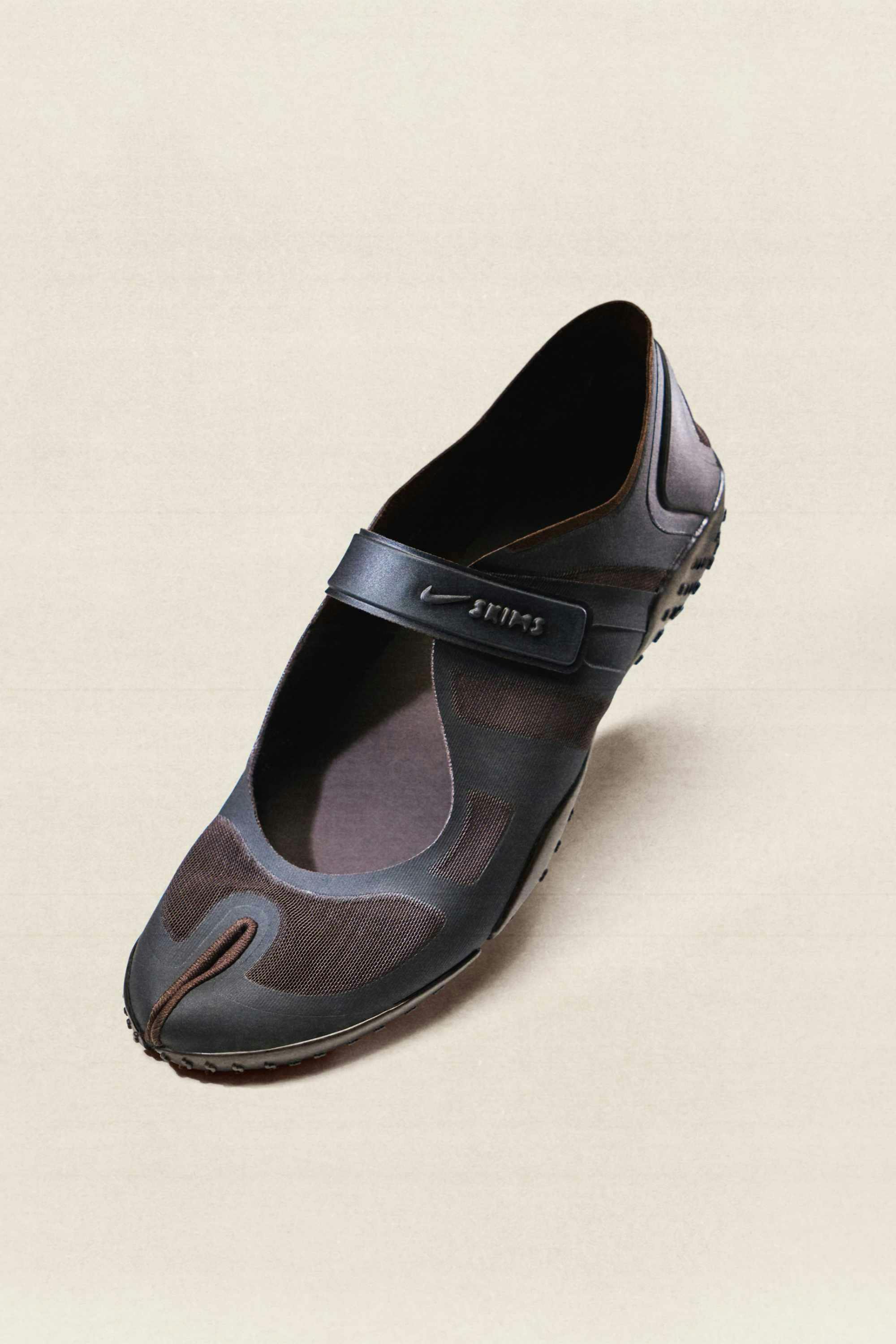 NikeSKIMS' Minimalist Air Rift Shoe Is a Wild Tabi Icon