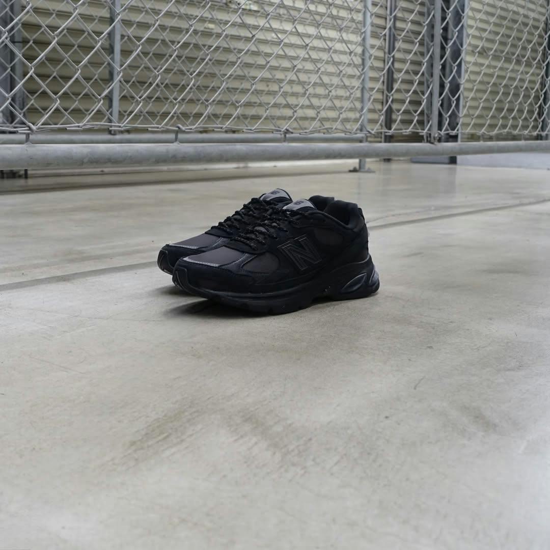 New Balance Black Gray Chunky Running Dad Sneakers Retro Comfort 1675 New Balance 9060 Athletic Shoe - Black / Castlerock  main image 2