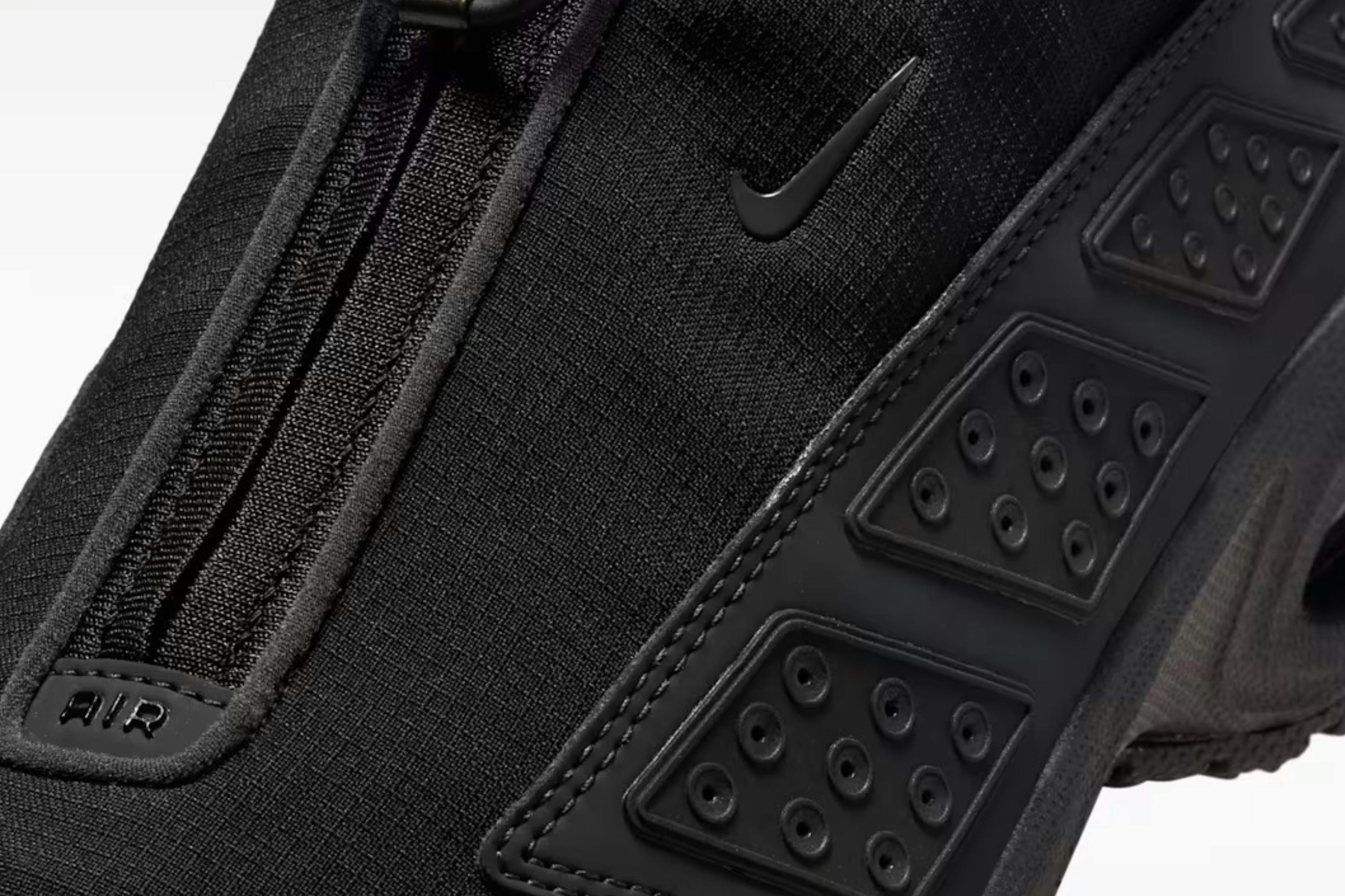 The Nike Air Max SNDR GORE-TEX Loves Rainy Days