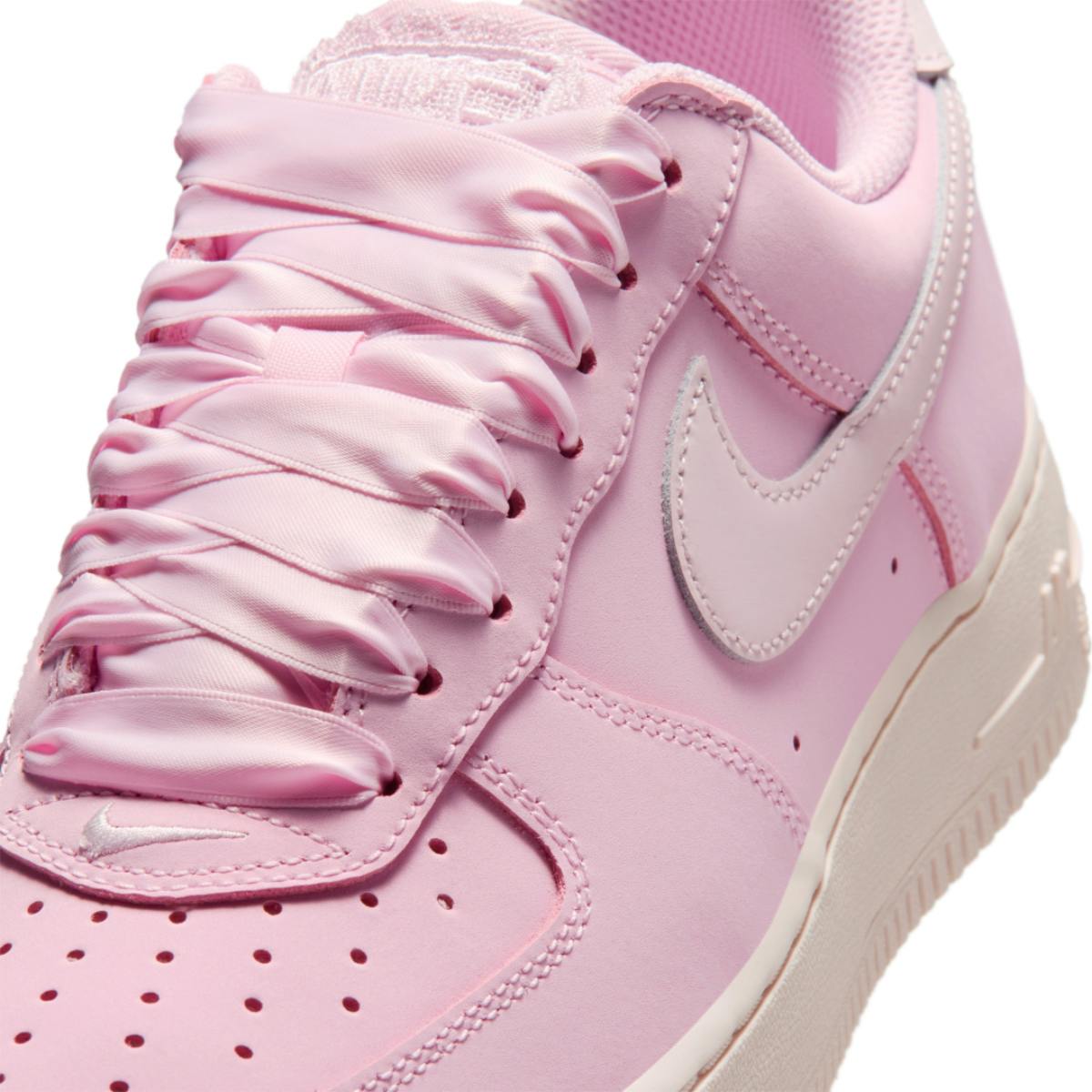 Pink Nike Air Force Broche Nike