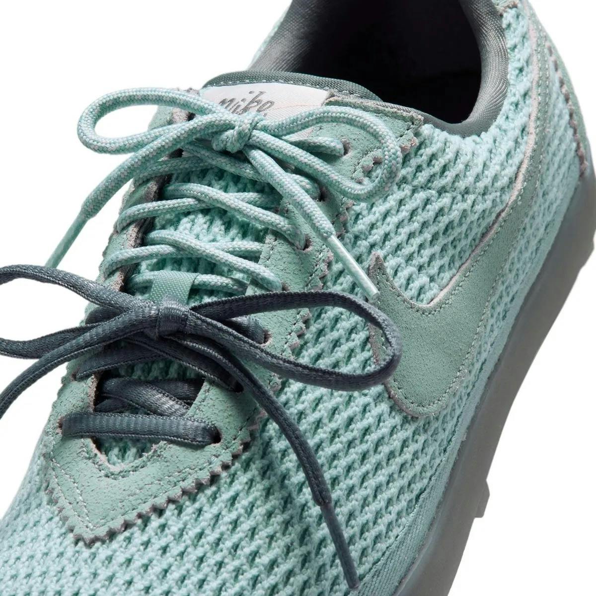 MIU MIU オリーブグリーン スニーカー Nike's Miu Miu-Coded Astrograbber Is Steezy & Summery