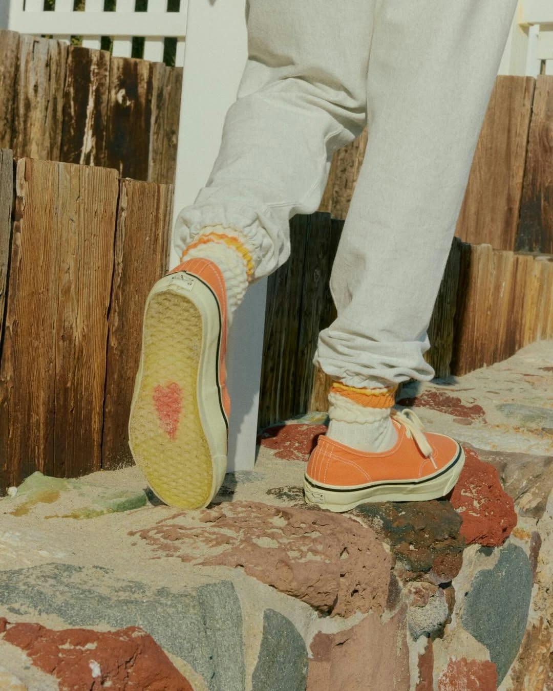 Vans' Sun-Bleached Authentic Sneaker Is Straight from the '80s