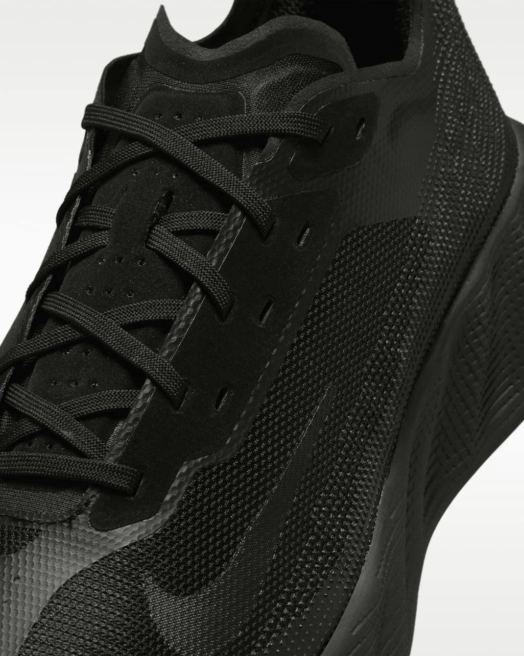 Nike's Effortlessly Sleek Running Shoe Is a Breath of Fresh Air. Literally