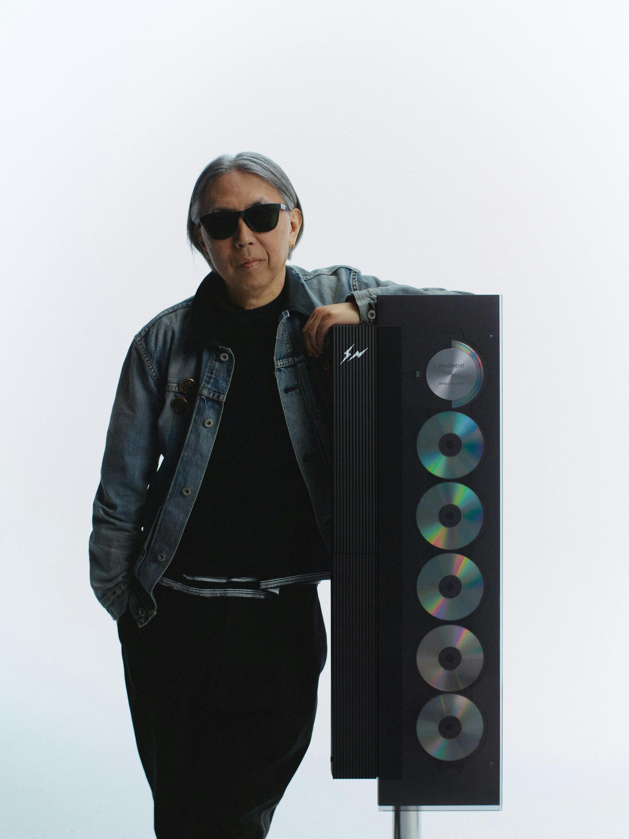Bang and Olufsen x Fragment Design — ผิวสัมผัส anodized aluminium สีดำแบบ liquid finish