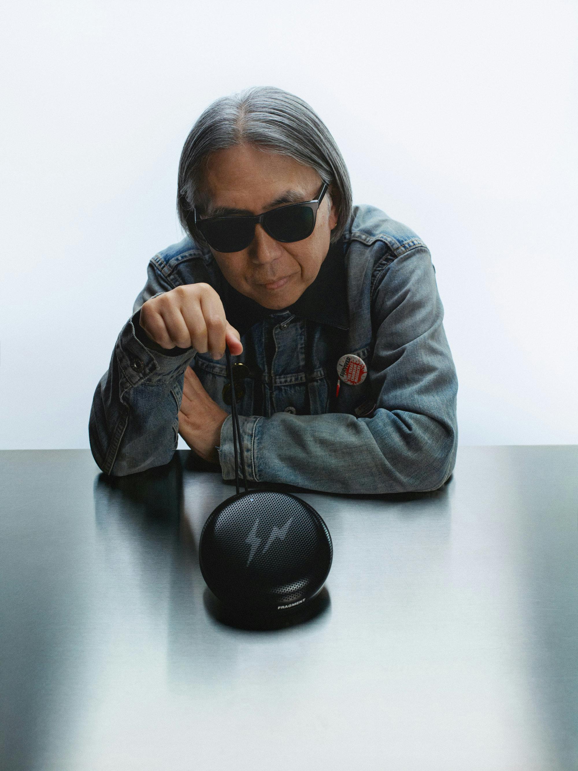 Beosystem 9000c Fragment Design Edition — ระบบ CD สามแท่ง finish สีดำเงา