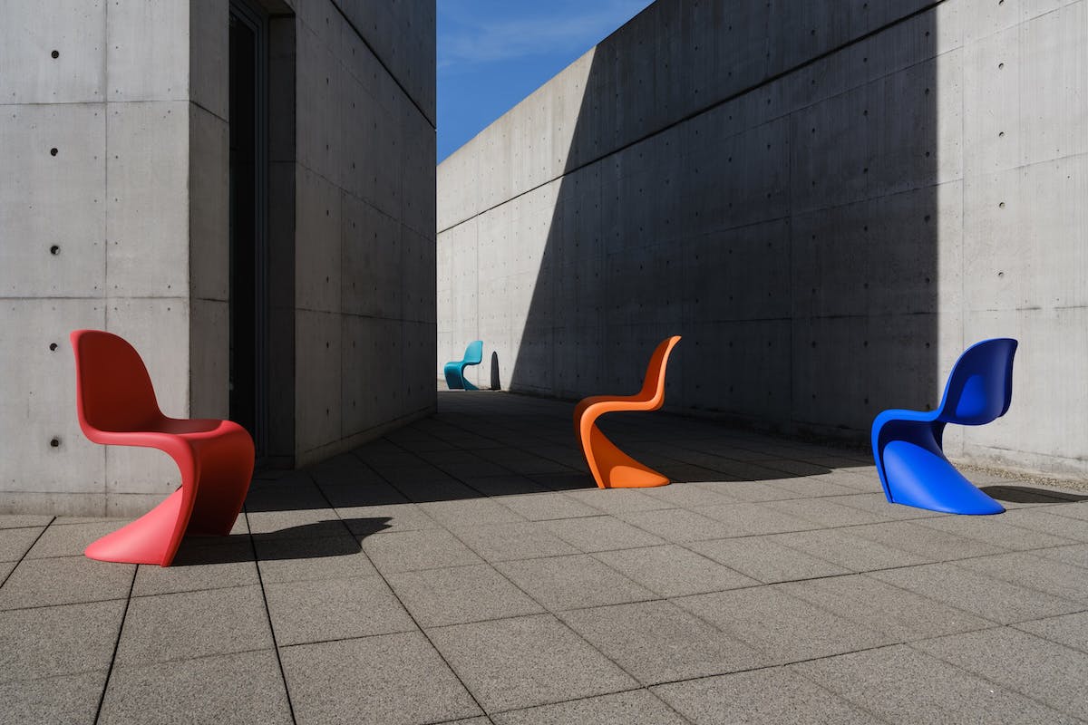 Choosing the Color of a Design-Changing Chair