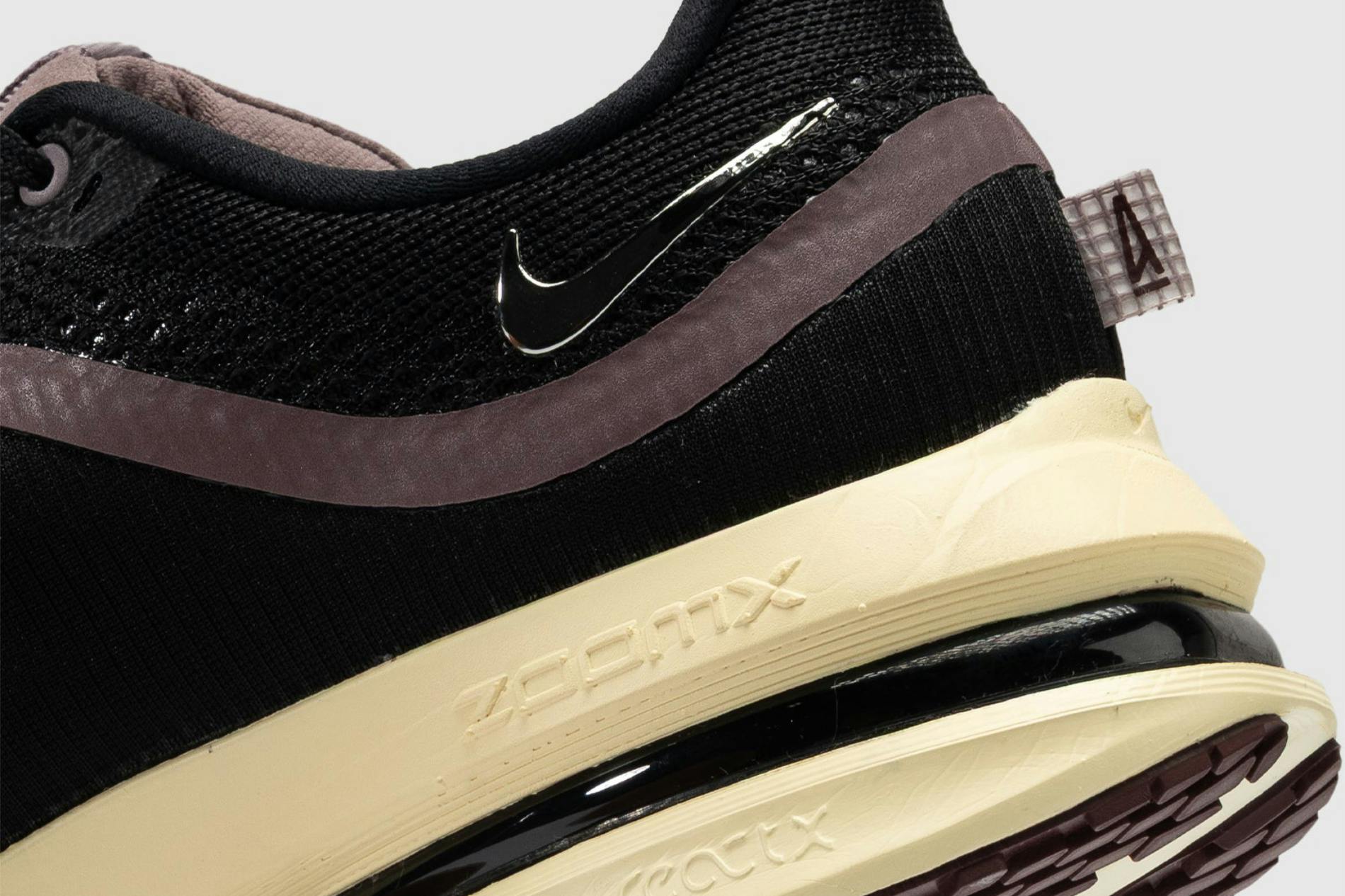 A Ma Maniére的Nike跑鞋兼具優雅與科技感