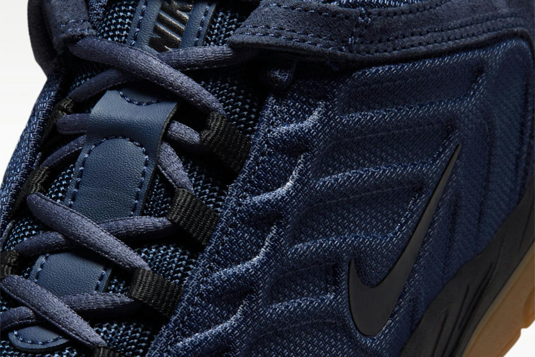 Nike SB 最新のネイビーブルーのスケートシューズ