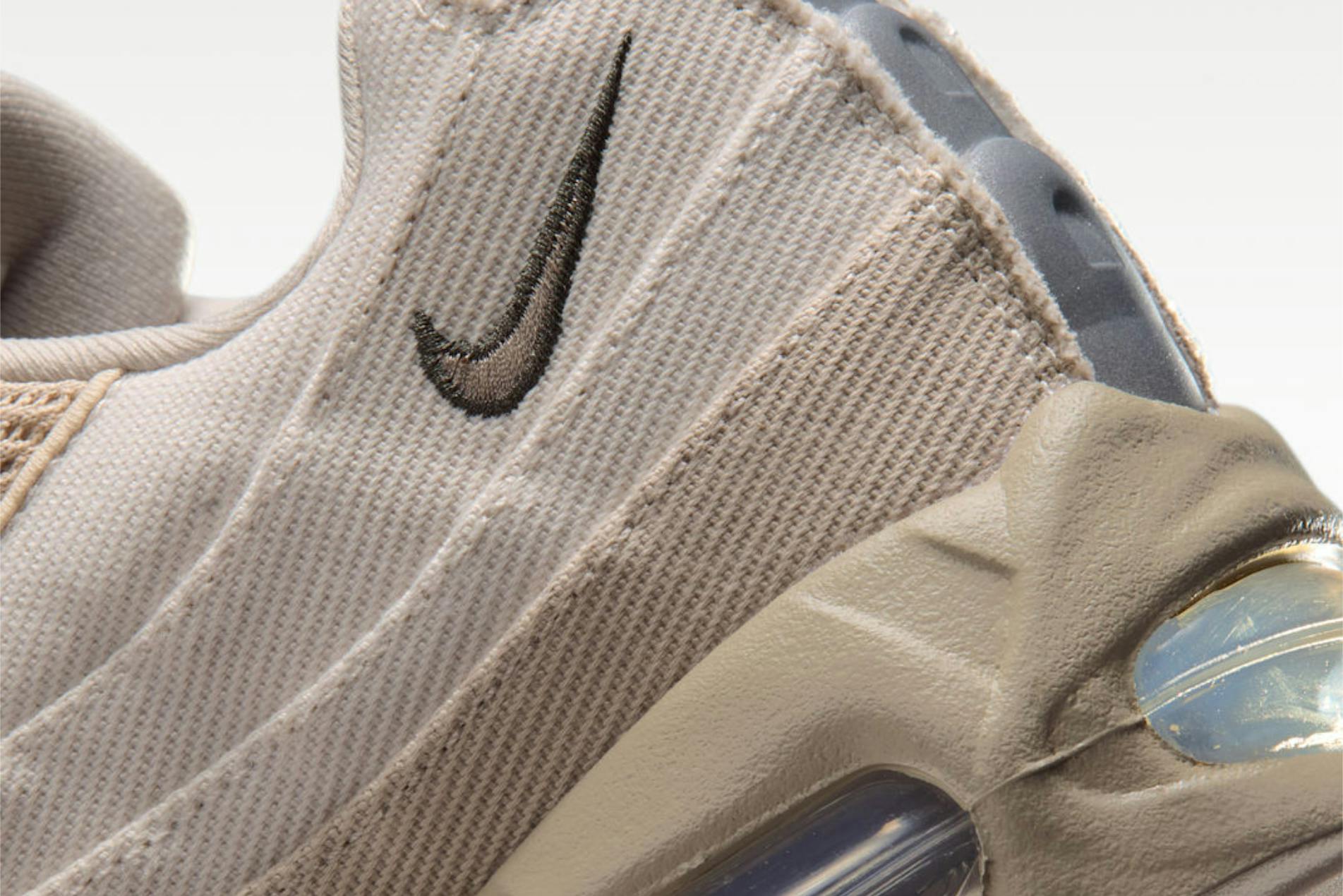 NikeのクリームキャンバスAir Maxは質感の饗宴