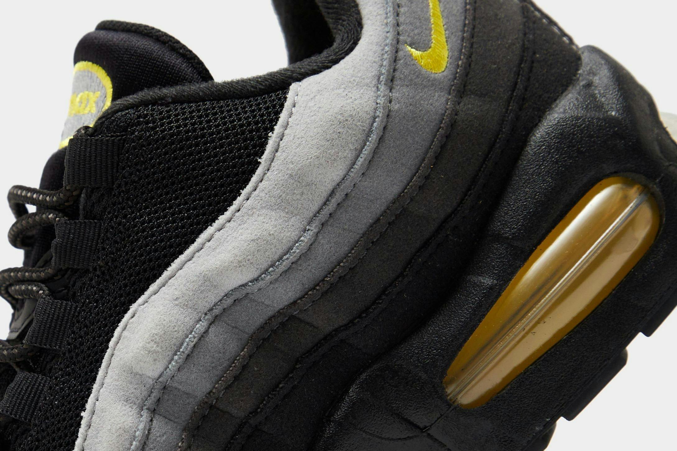 Nike’s 30-Year-Old Air Max Goes Dark Knight Mode