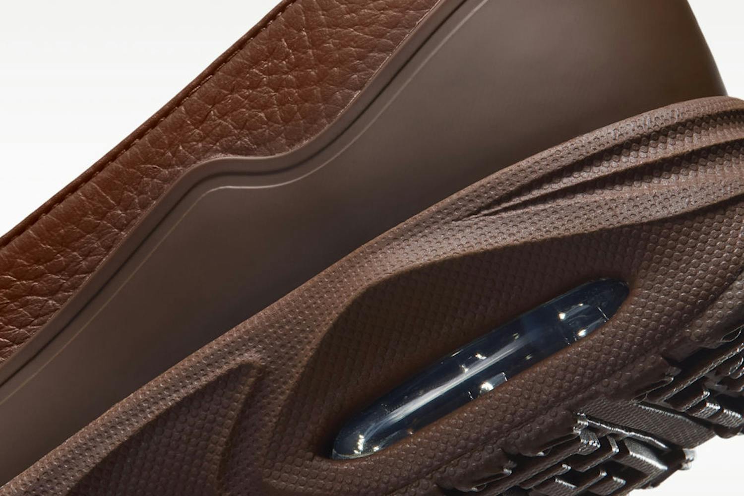 Image for article Nikes Air Max Loafer Is Bigger than the Snoafer Phenomenon