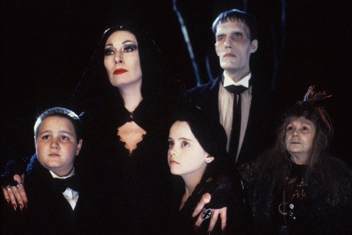 tim-burton-the-addams-family-tv-reboot-main