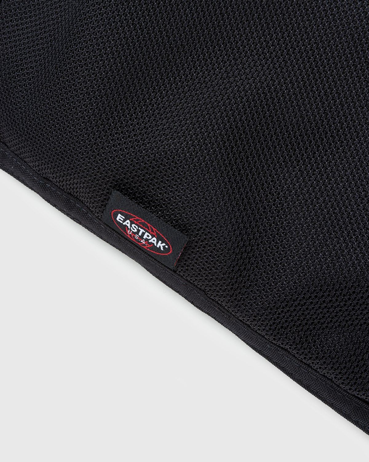 MM6 Maison Margiela x Eastpak – Borsa Tracolla Shoulder Bag Black - Bags - Black - Image 4