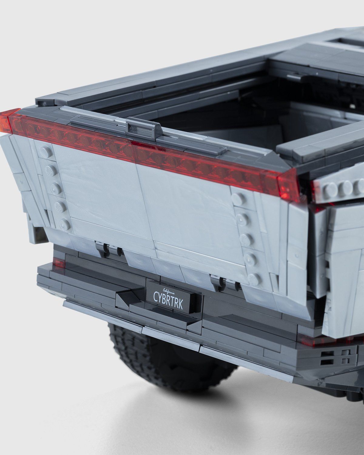 Mattel Creations – MEGA Tesla Cybertruck - Toys - Grey - Image 3