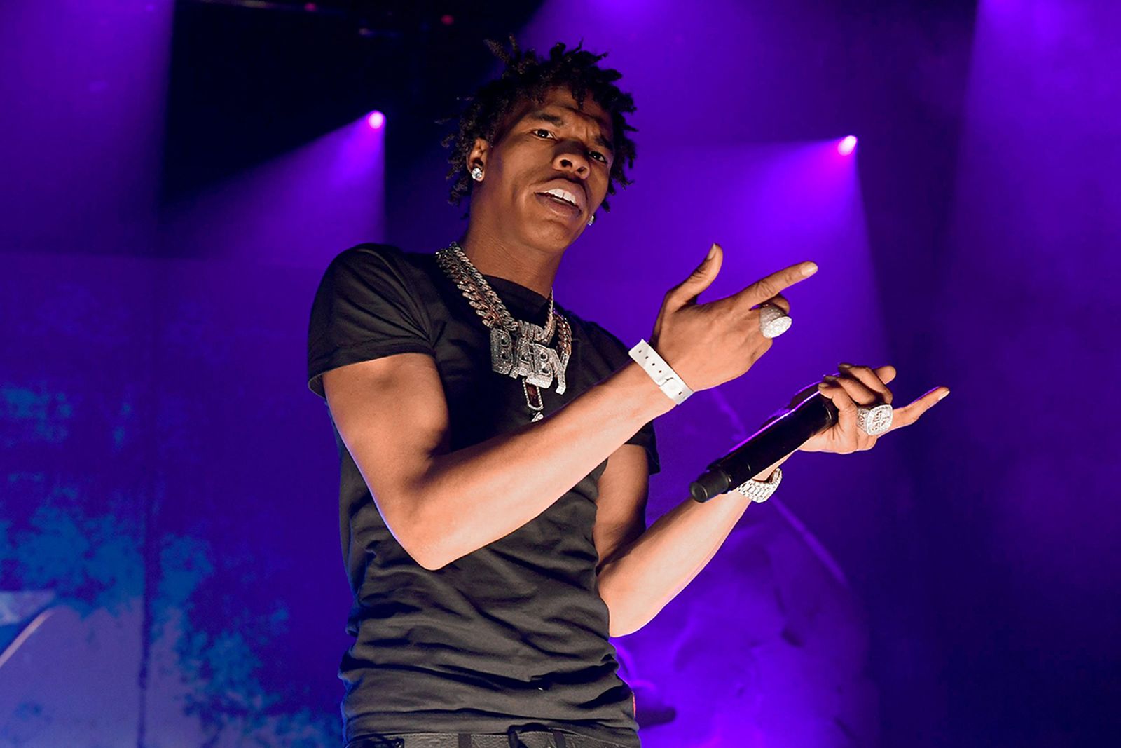 Lil Baby performing