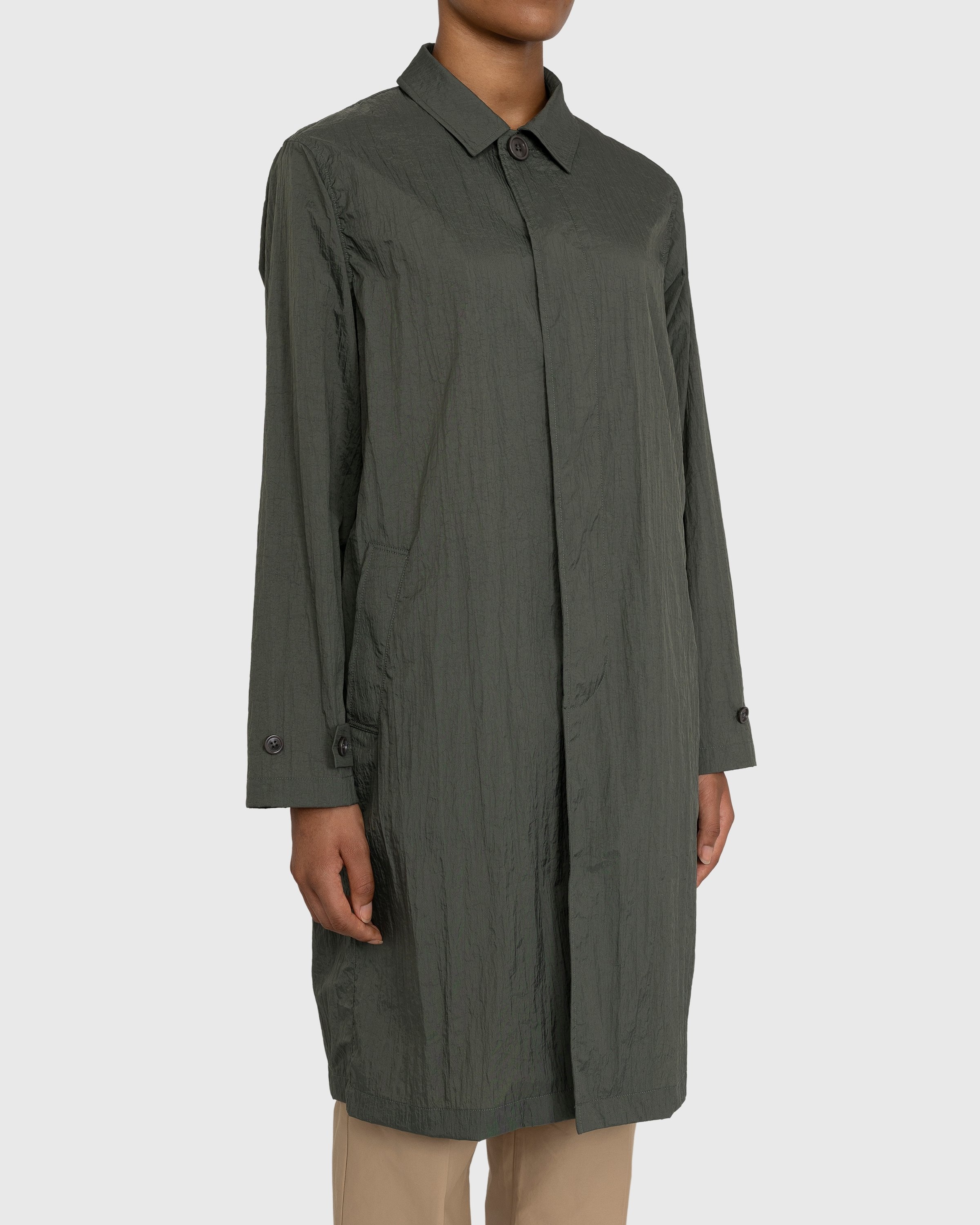 Highsnobiety – Crinkle Nylon Mac Khaki - Outerwear - Green - Image 3