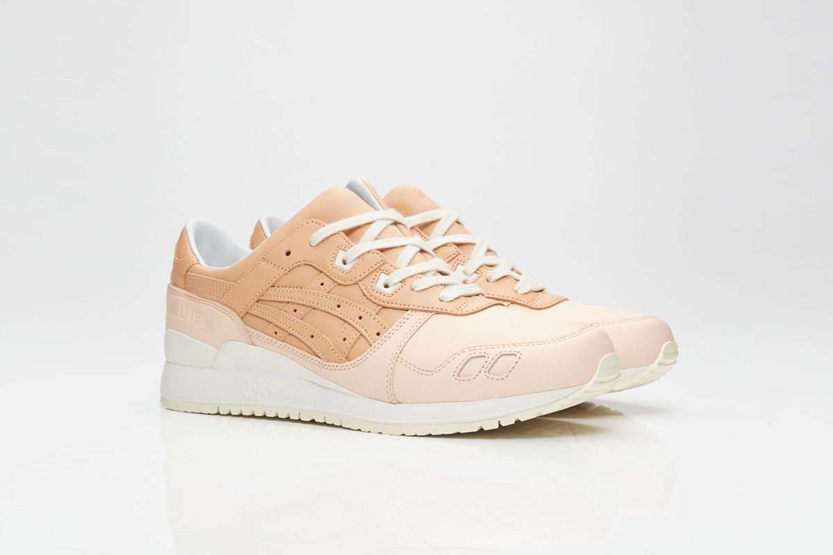 handless sneakers