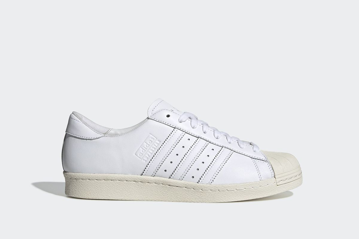 Adidas originals home of classics supercourt trainer in white hot sale