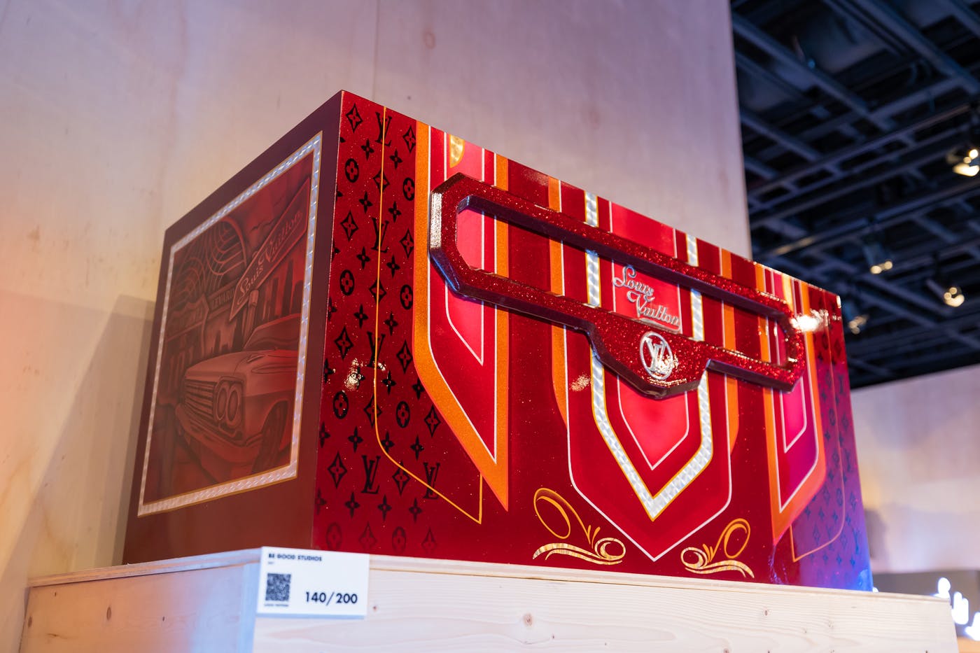 LV200 Facade and Exhibition
