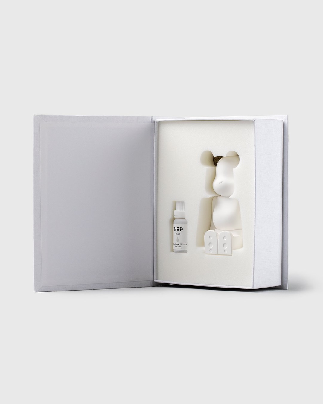 Medicom – Be@rbrick Aroma Ornament No.9 Galaxy Red - Deco - white - Image 2
